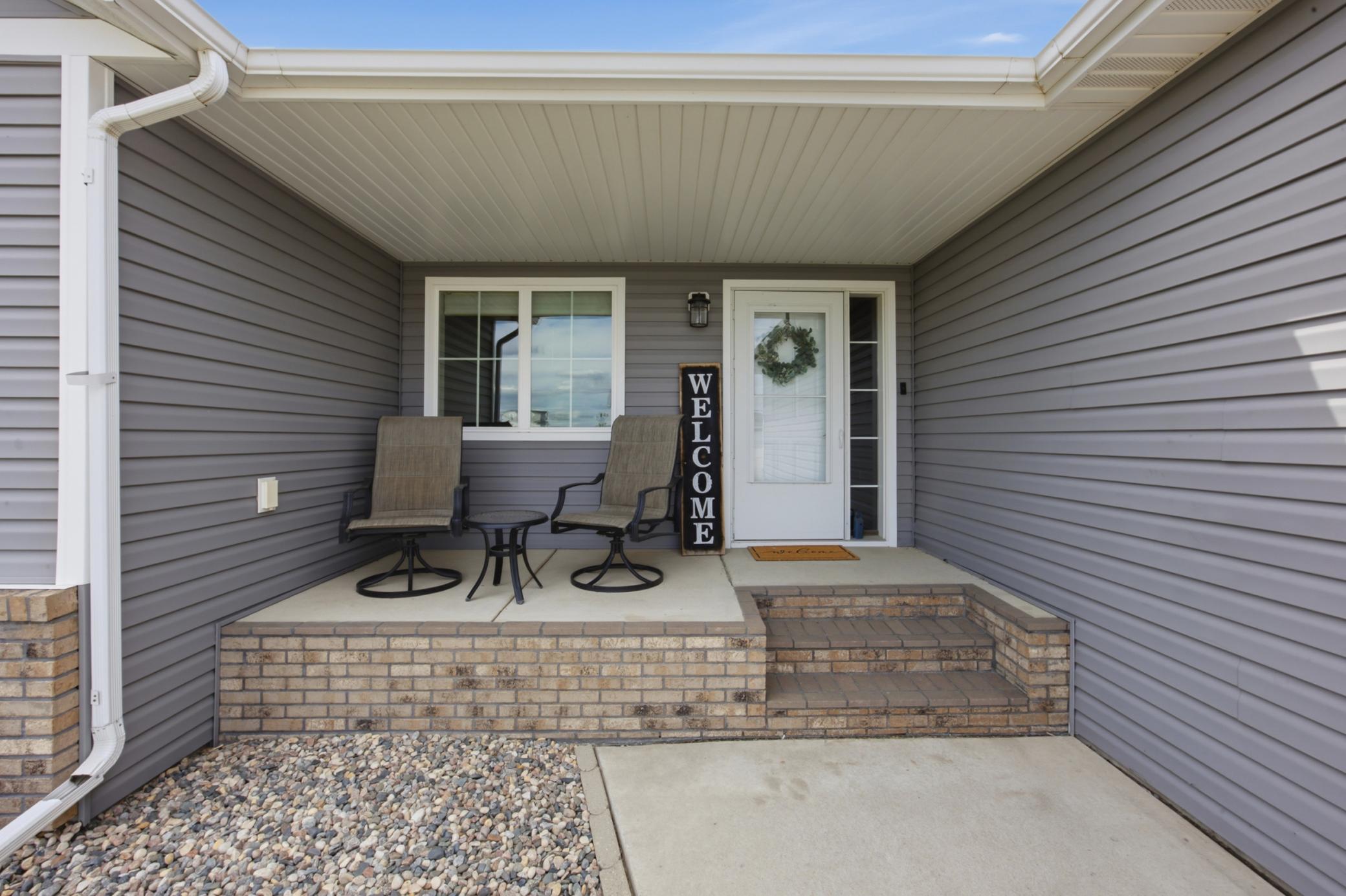 219 6th Street E Property Photo 7