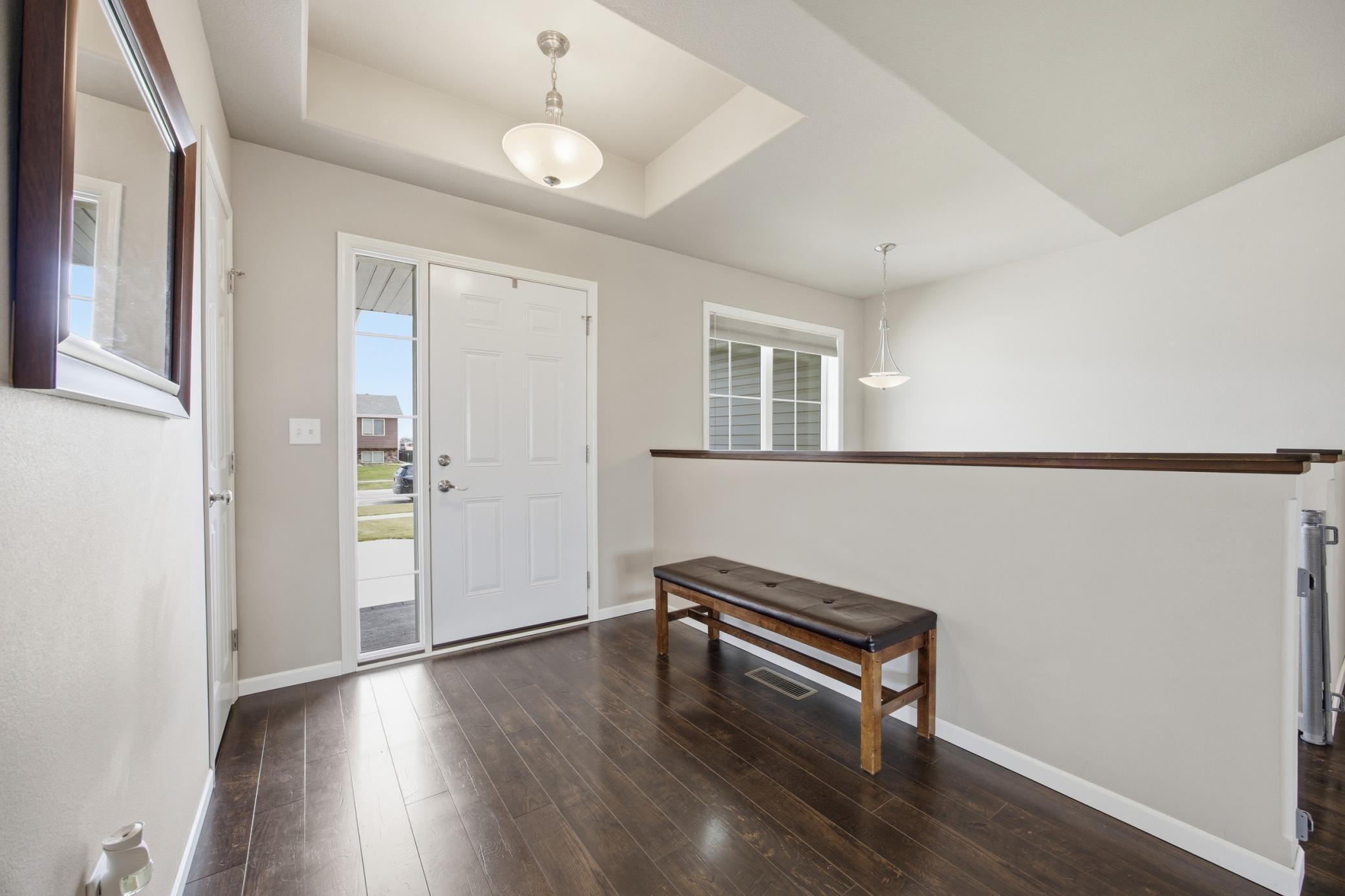 219 6th Street E Property Photo 8