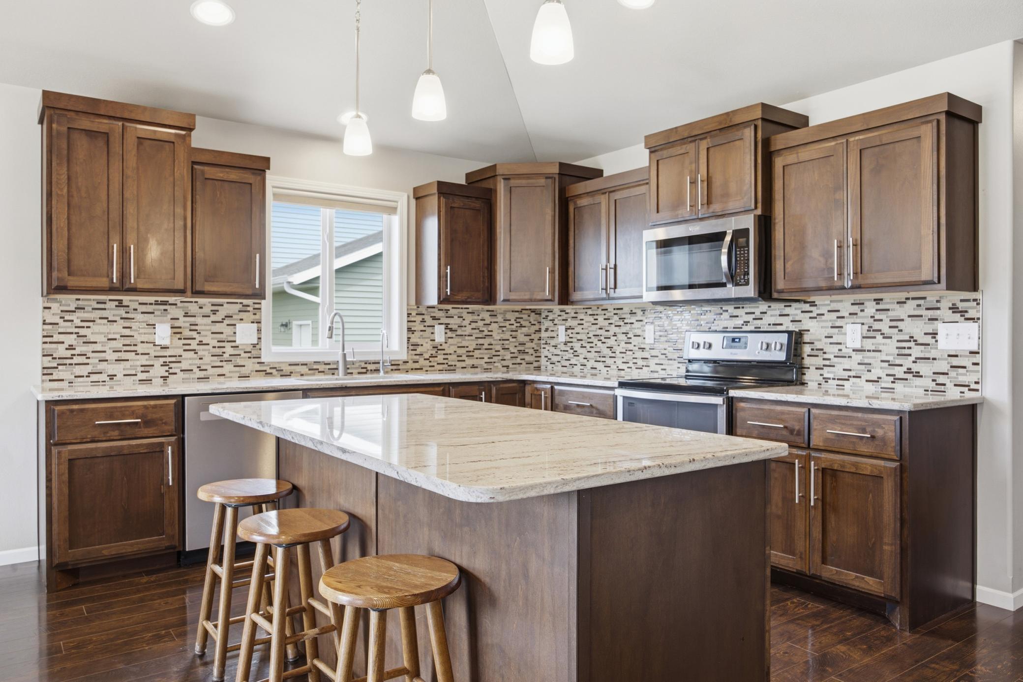 219 6th Street E Property Photo 11
