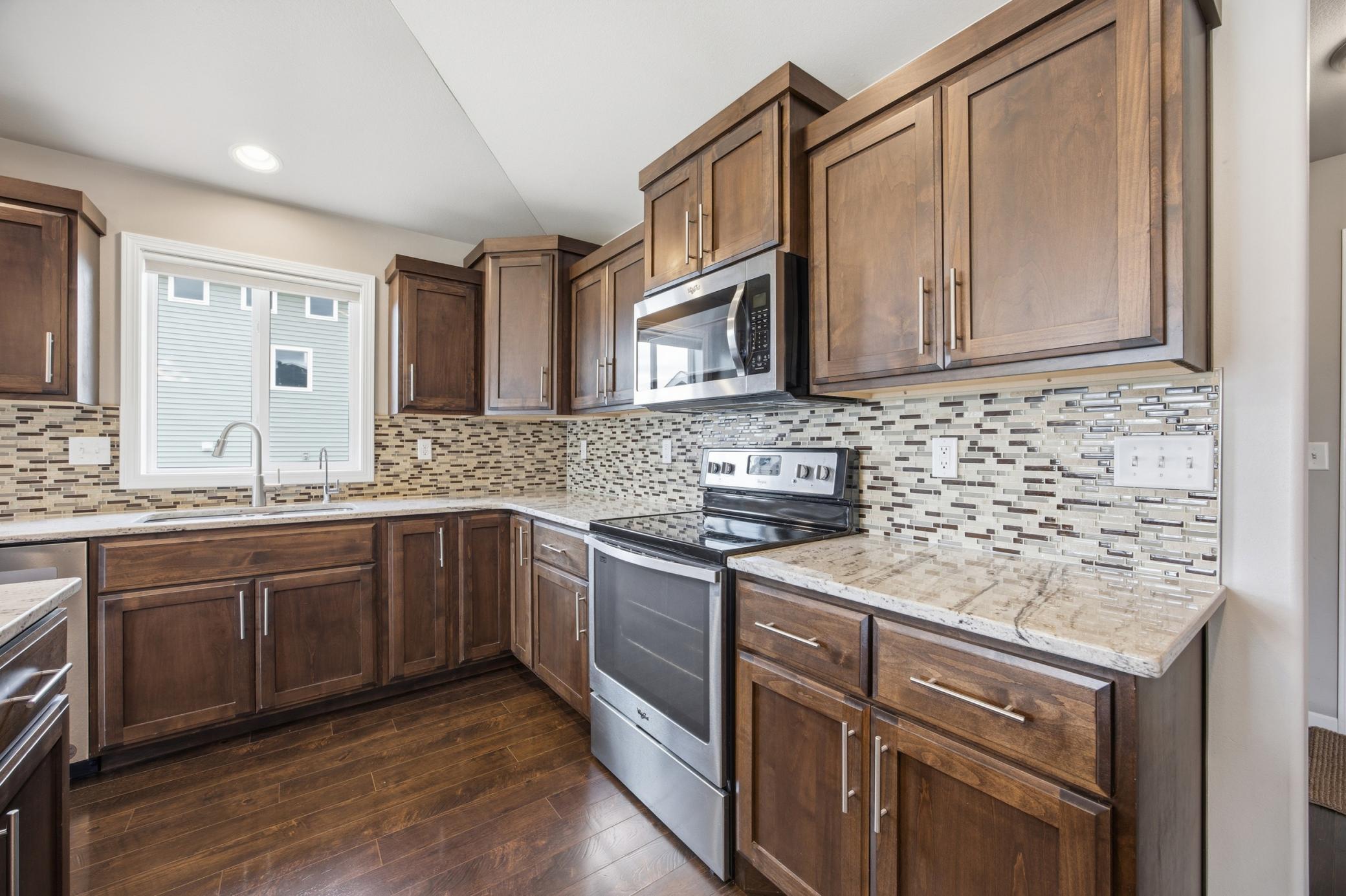219 6th Street E Property Photo 12