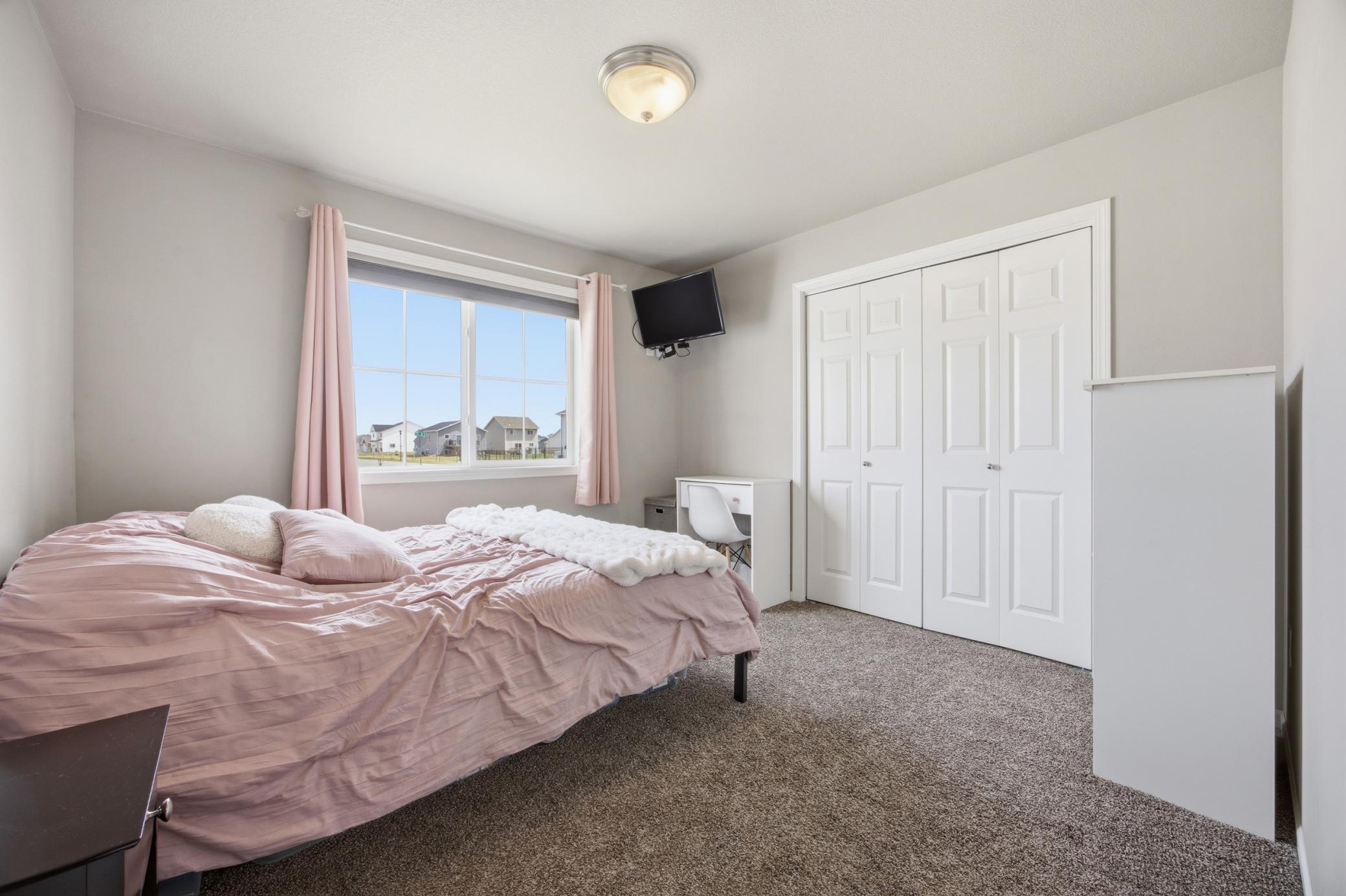 219 6th Street E Property Photo 17