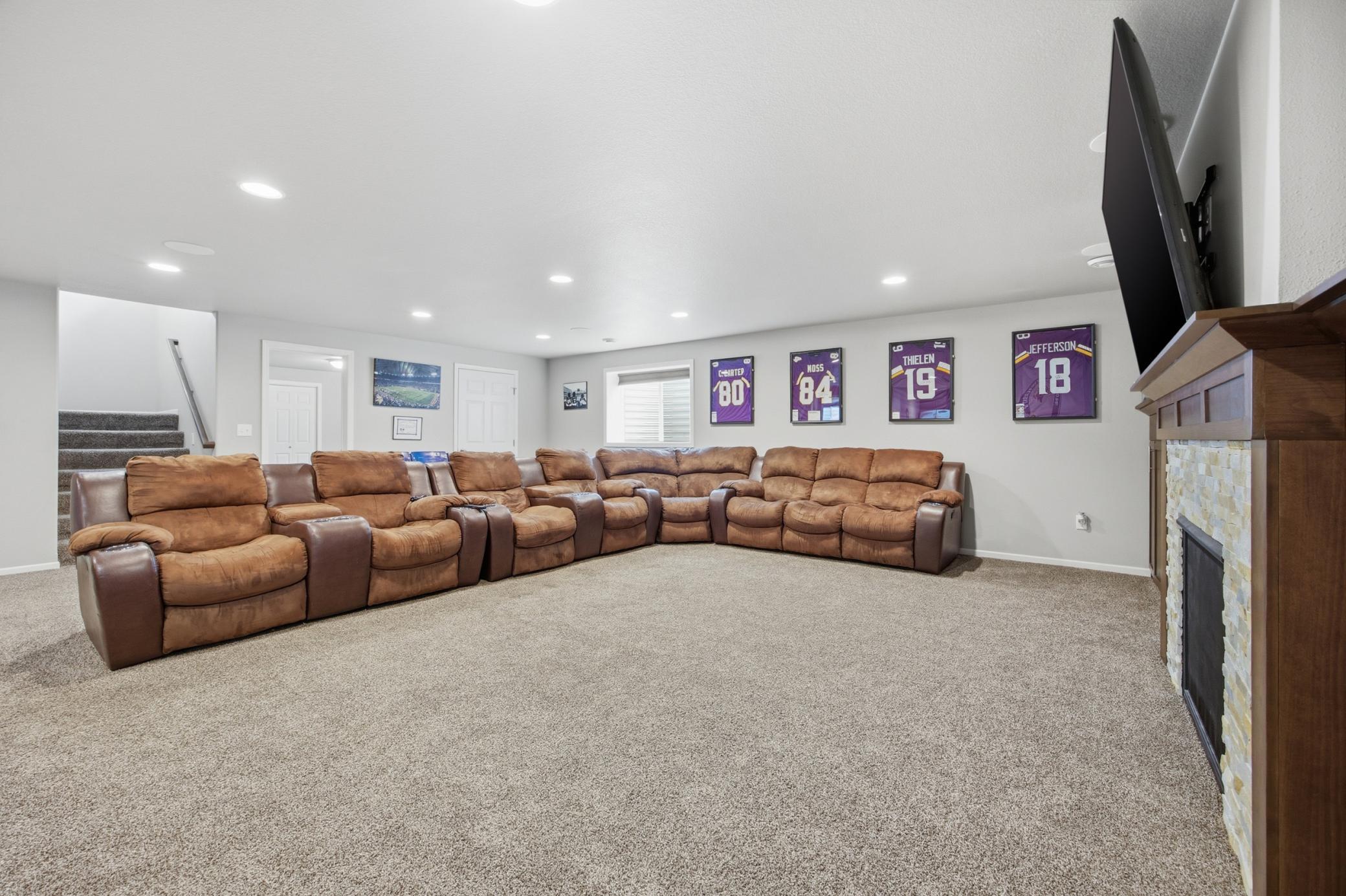 219 6th Street E Property Photo 22