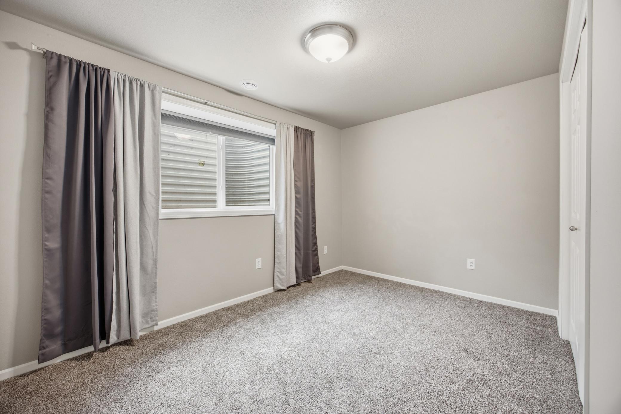 219 6th Street E Property Photo 27