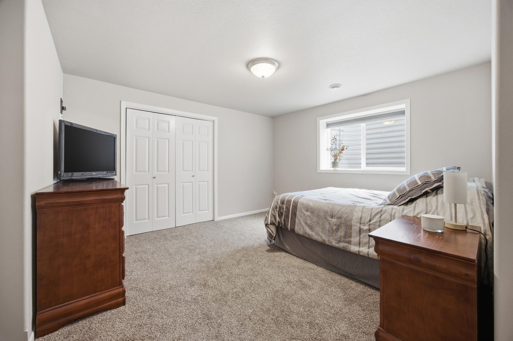 219 6th Street E Property Photo 28
