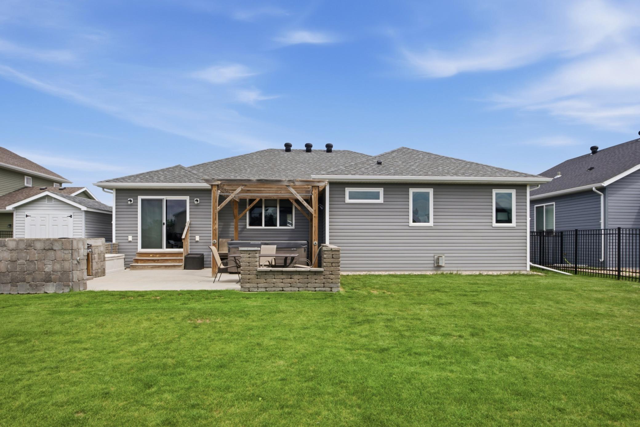 219 6th Street E Property Photo 39
