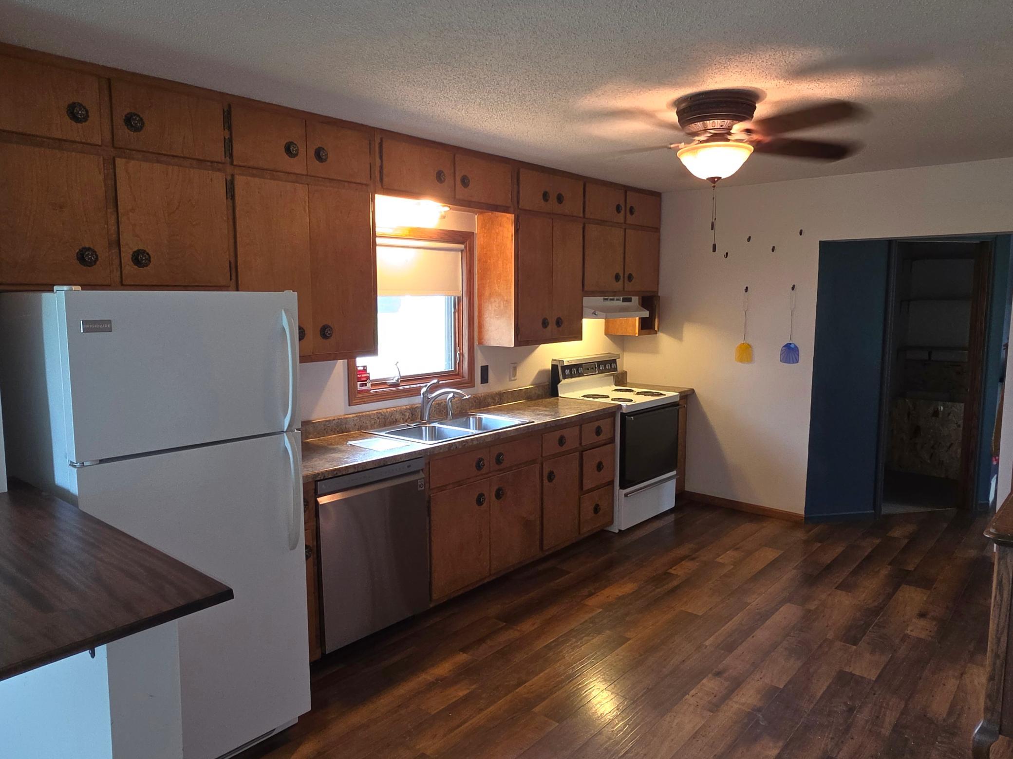 1868 240th Avenue Property Photo 4