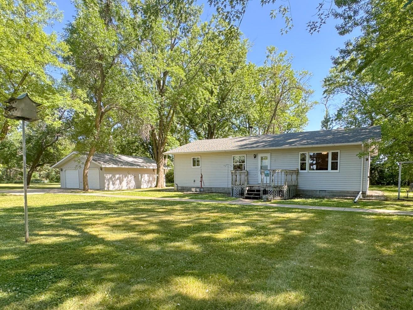 25 Broadway Avenue W Property Photo 1
