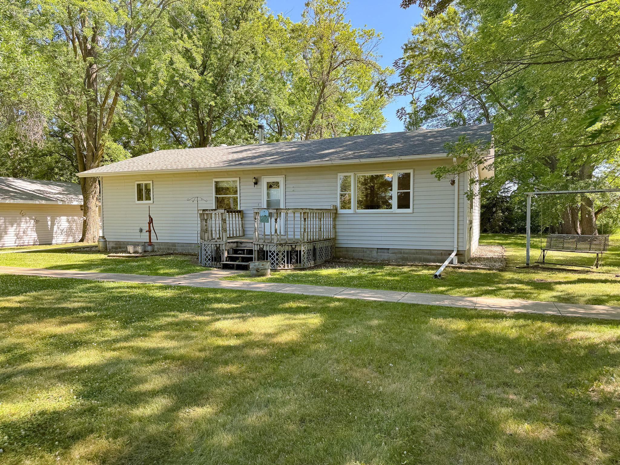 25 Broadway Avenue W Property Photo 2
