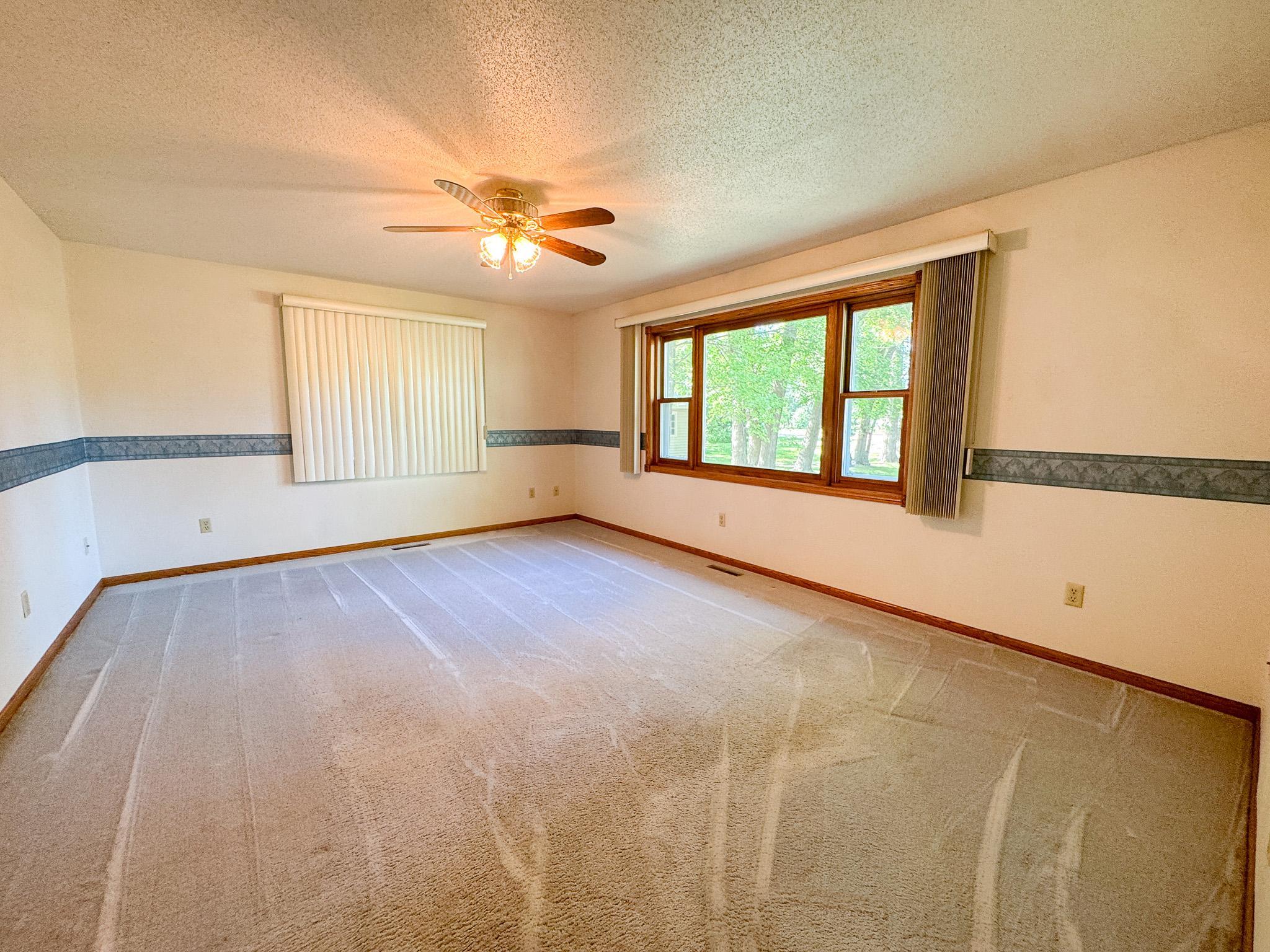 25 Broadway Avenue W Property Photo 5