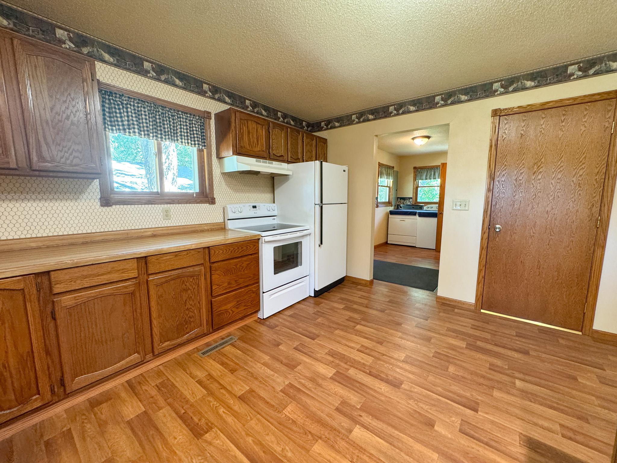 25 Broadway Avenue W Property Photo 8