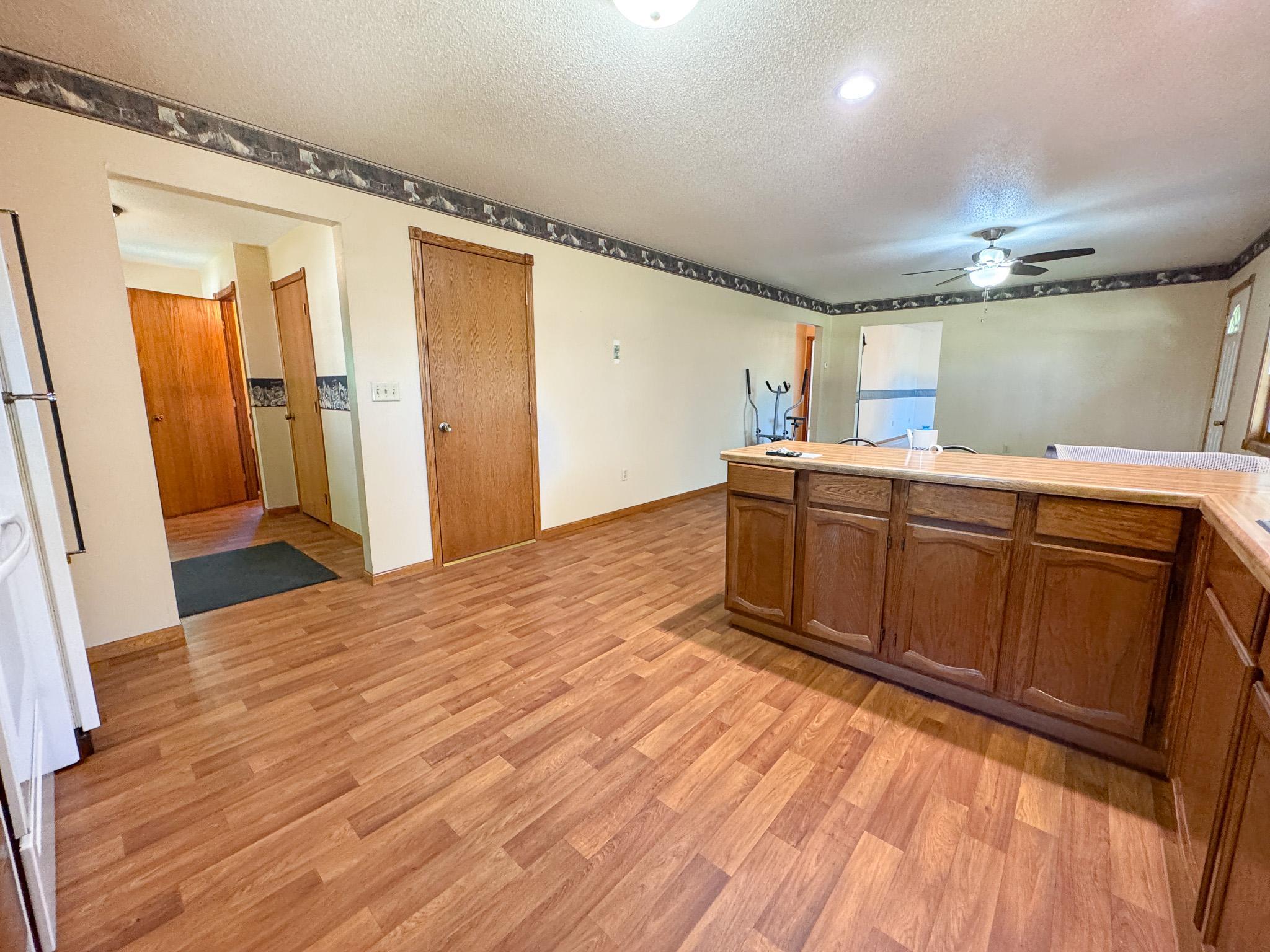 25 Broadway Avenue W Property Photo 9
