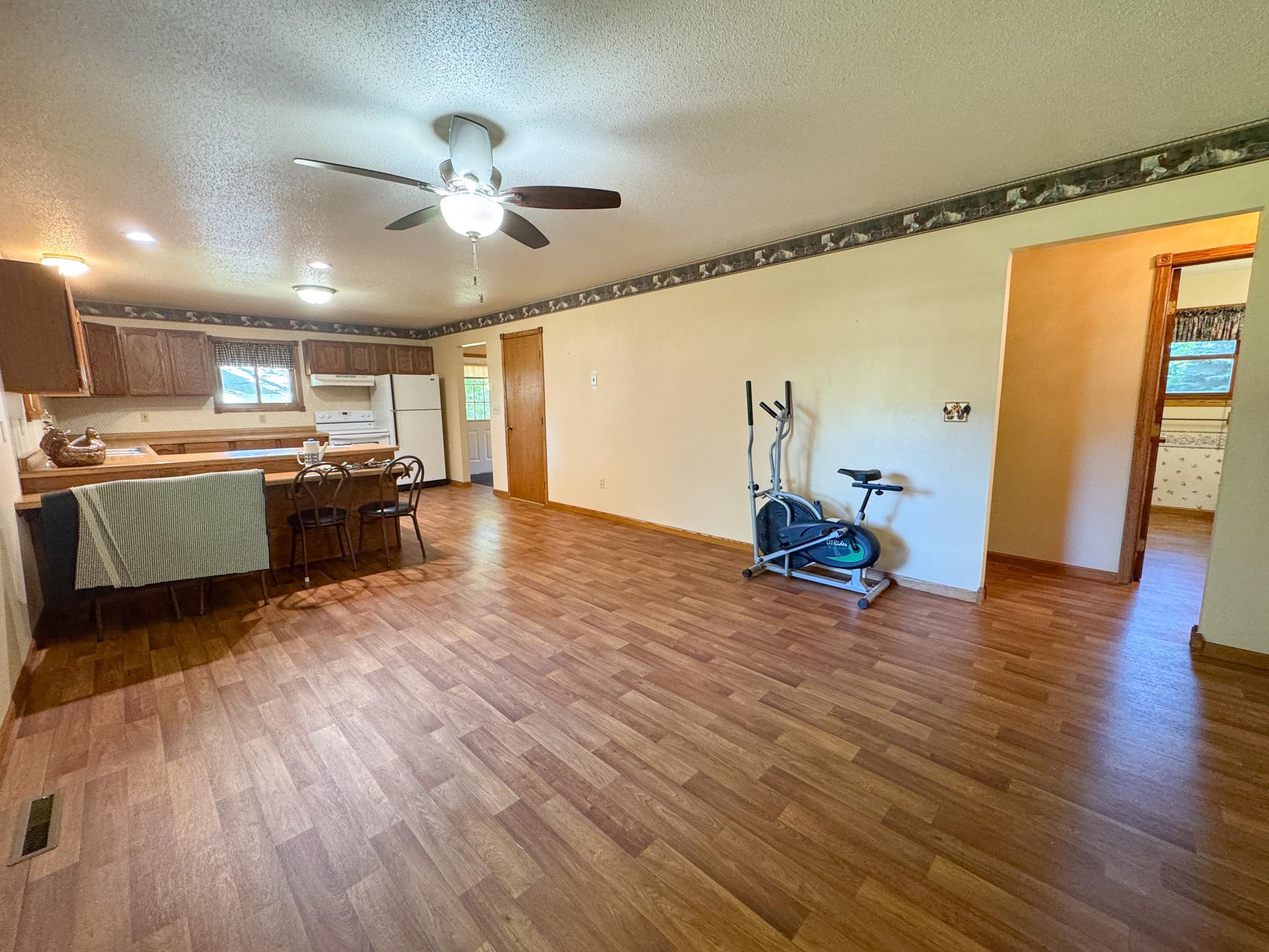 25 Broadway Avenue W Property Photo 12