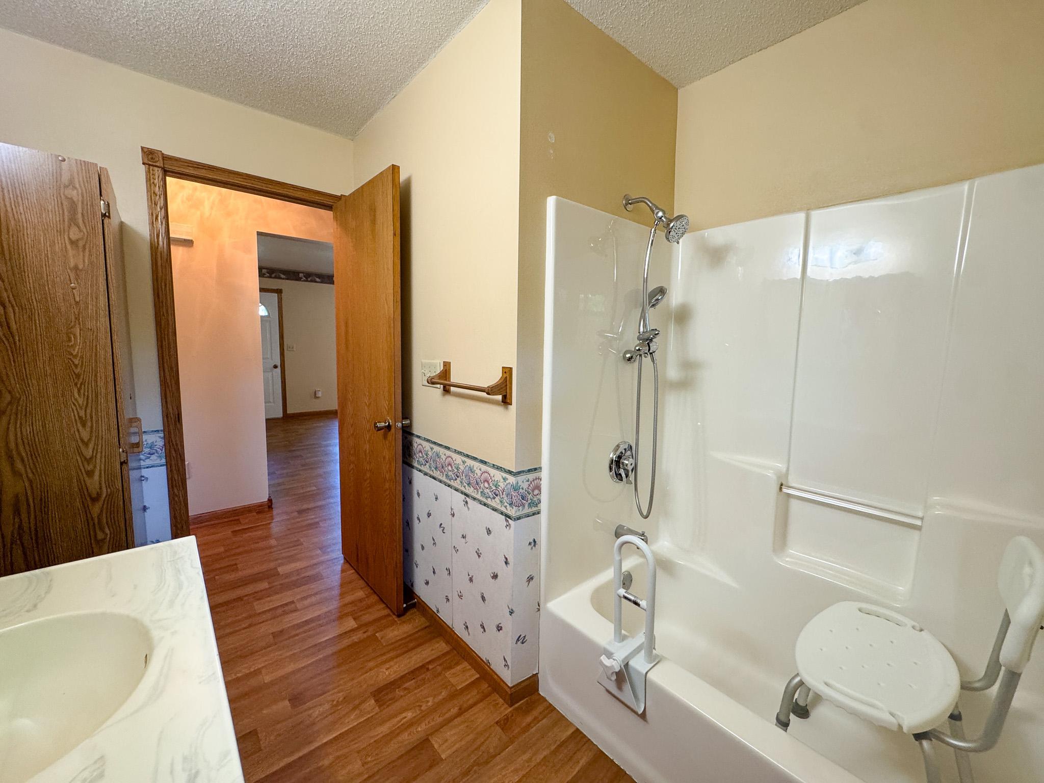 25 Broadway Avenue W Property Photo 19