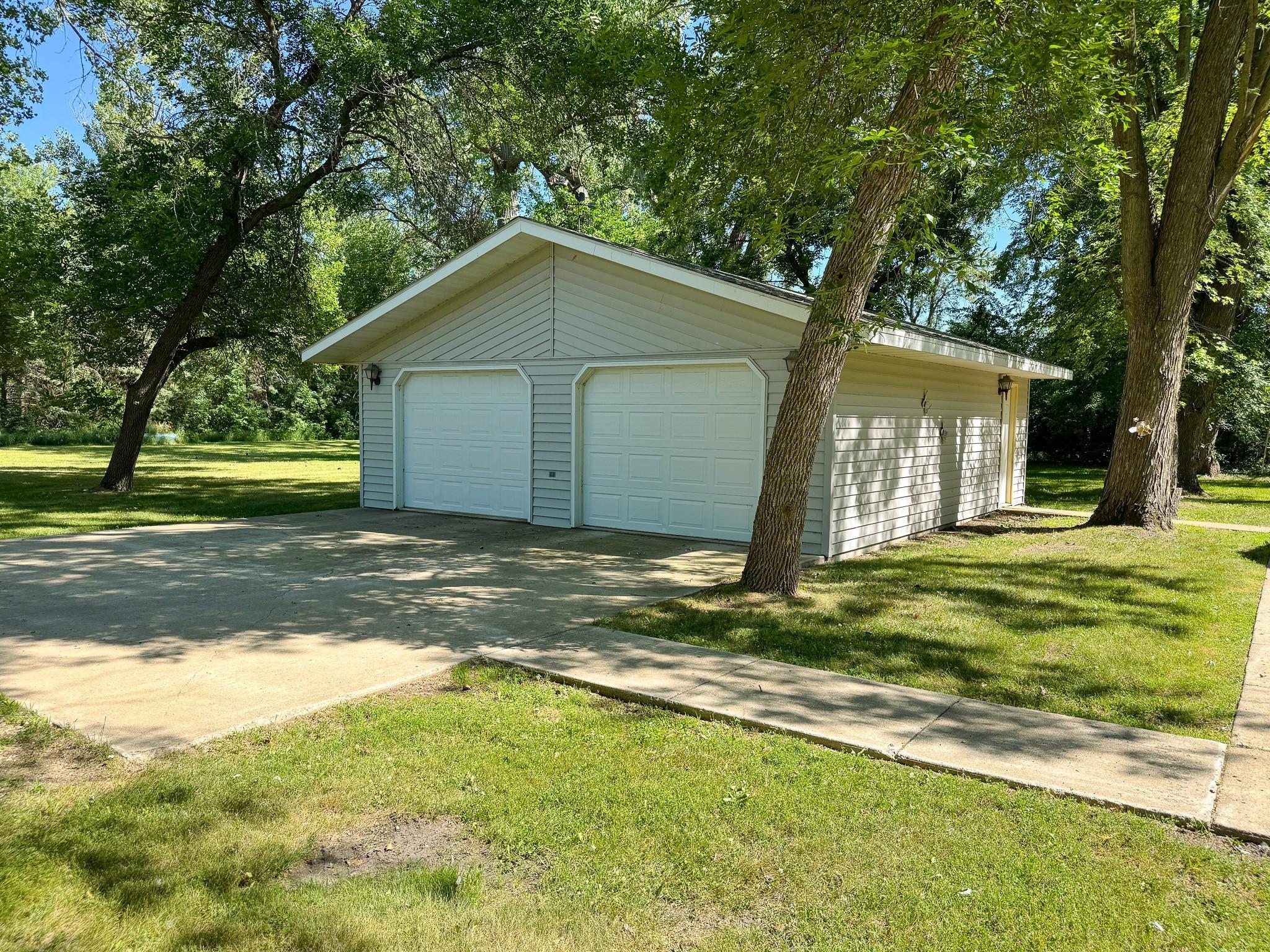 25 Broadway Avenue W Property Photo 21