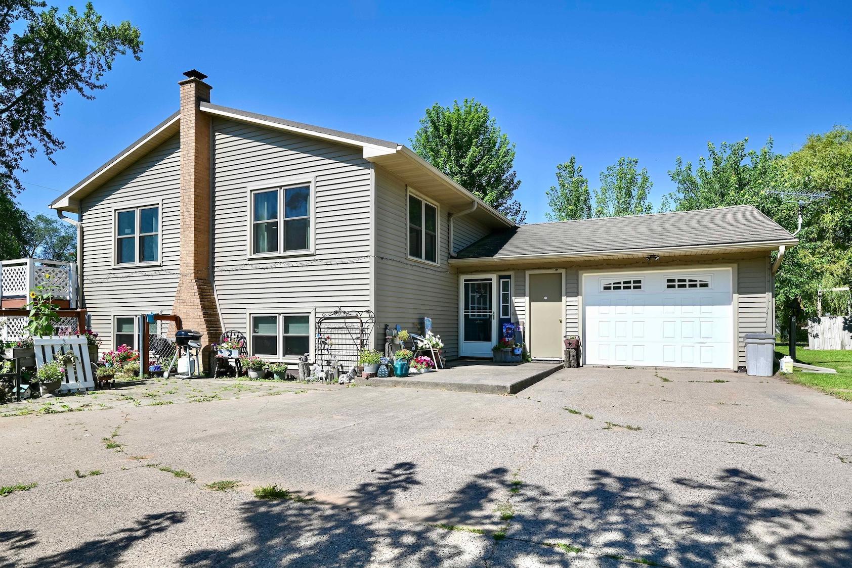 49 E 2nd Street Property Photo 1