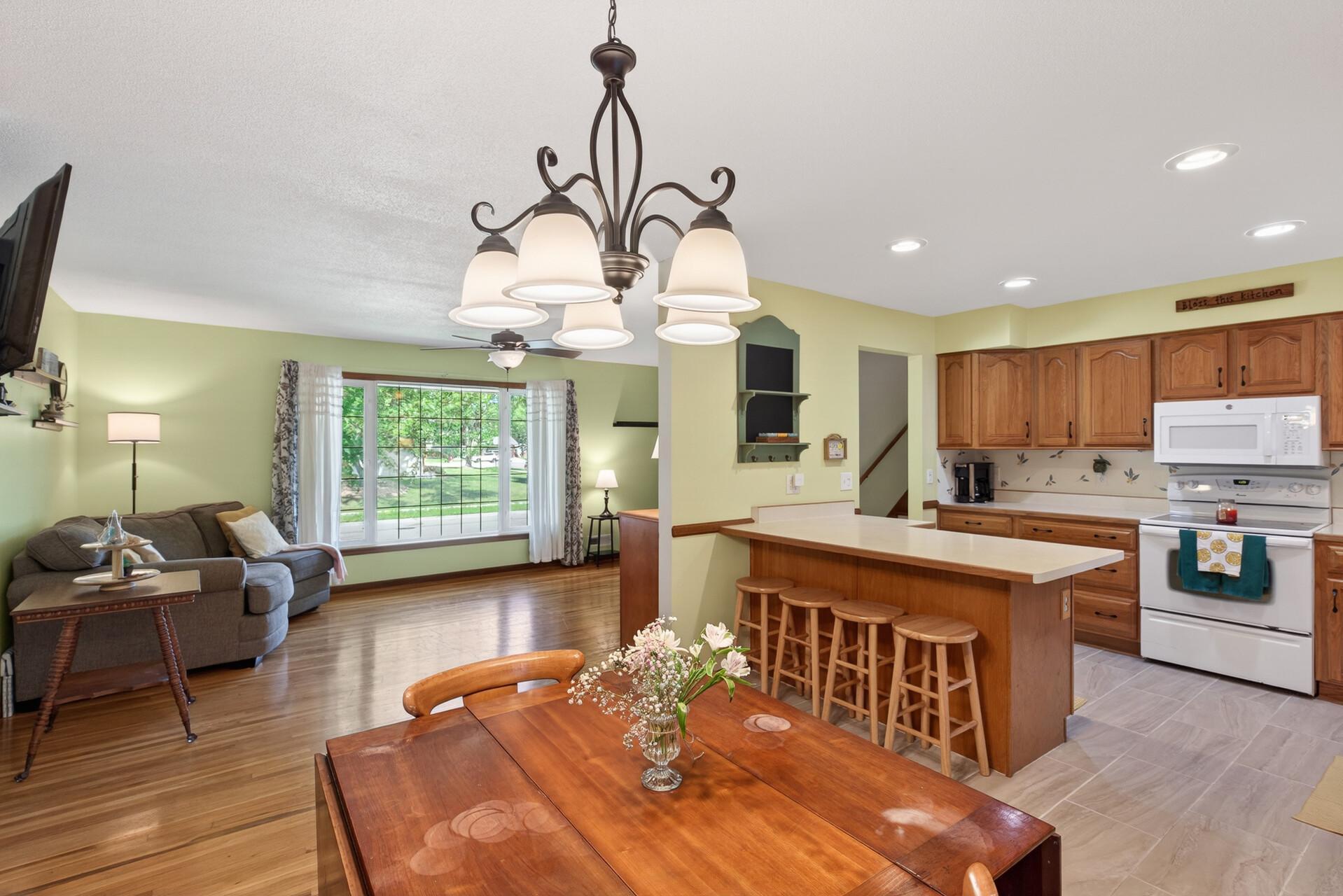 1094 Lowell Drive Property Photo 1