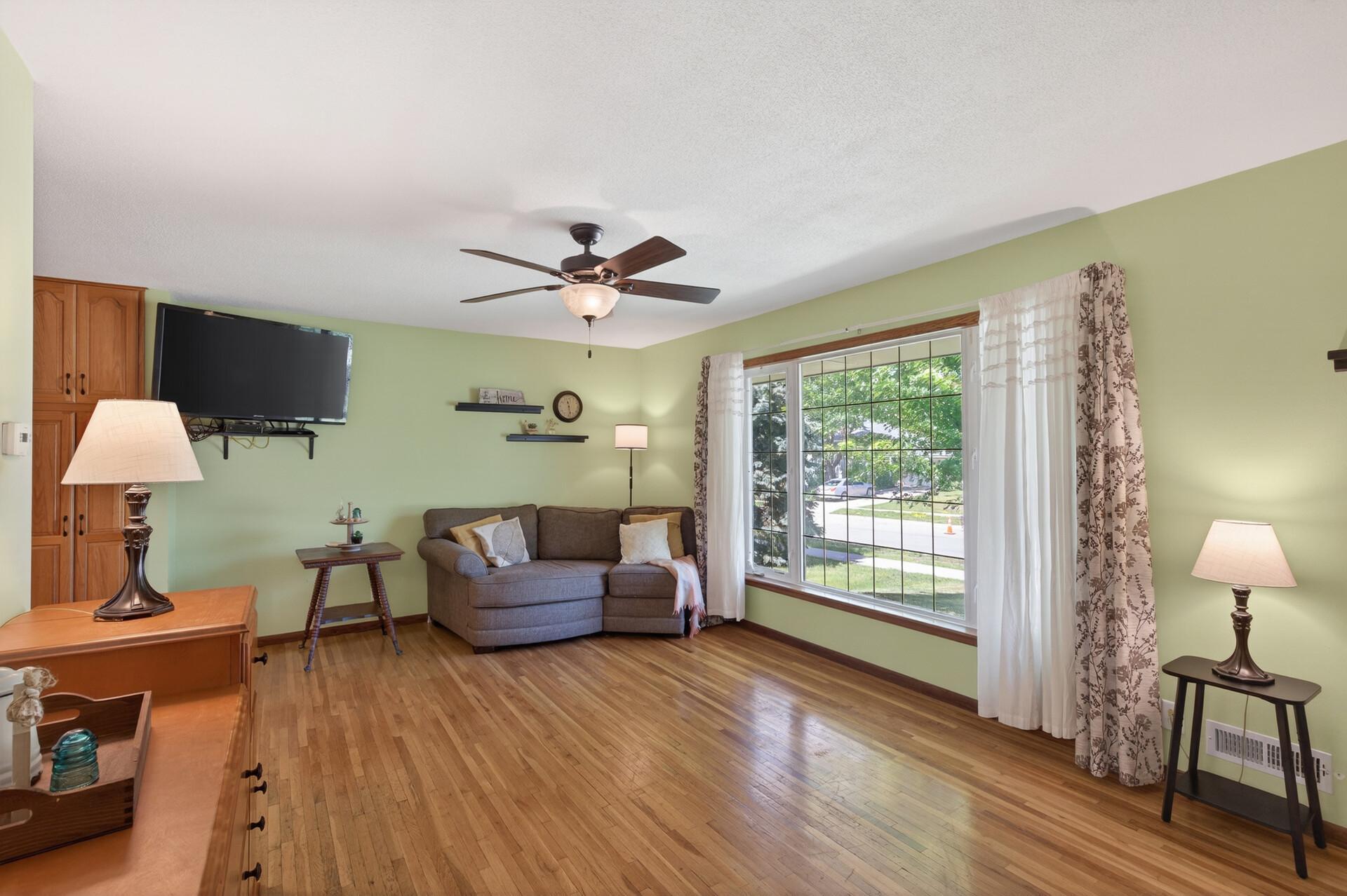 1094 Lowell Drive Property Photo 8