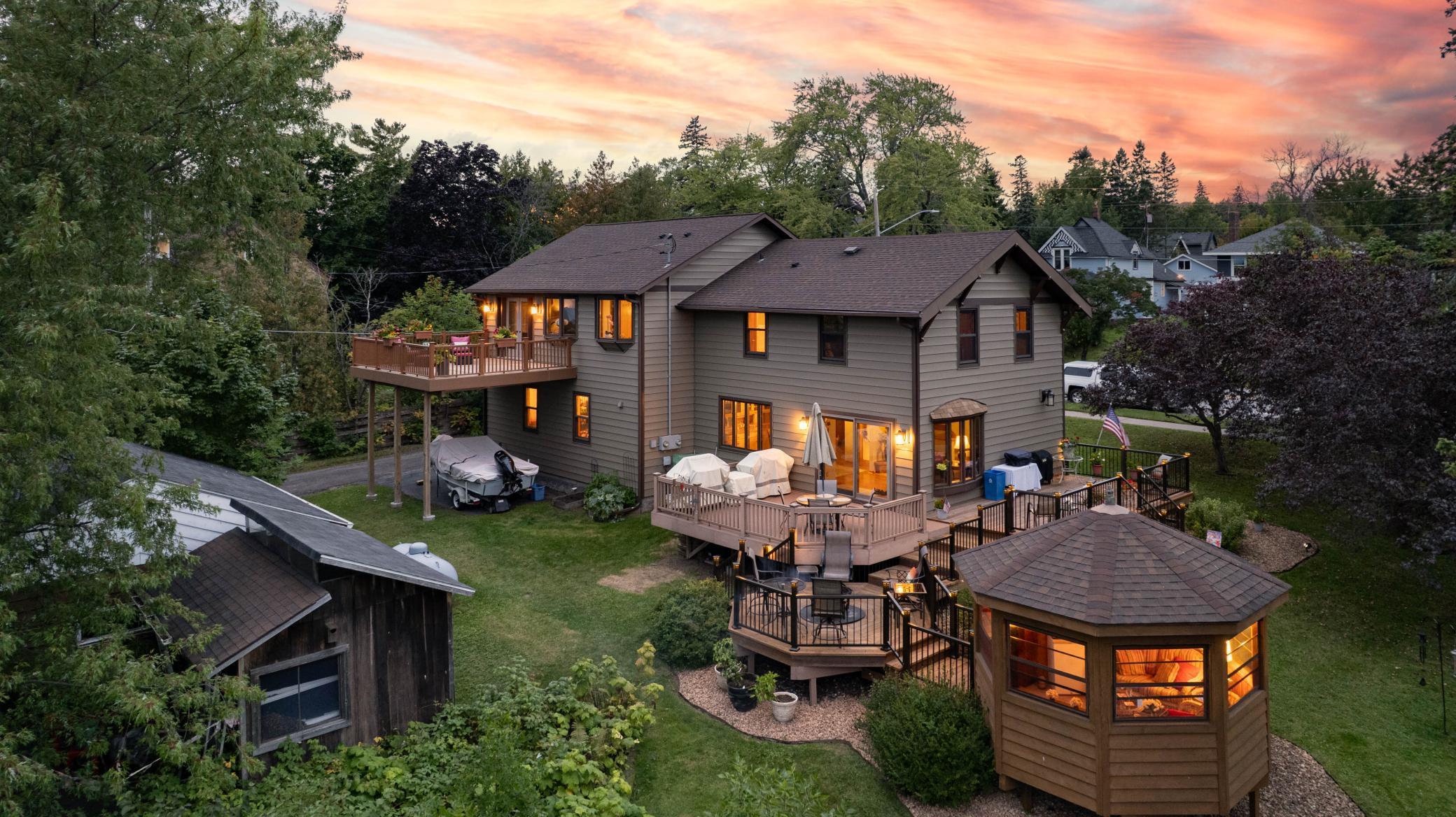 4 Lakeside Court Property Photo 3