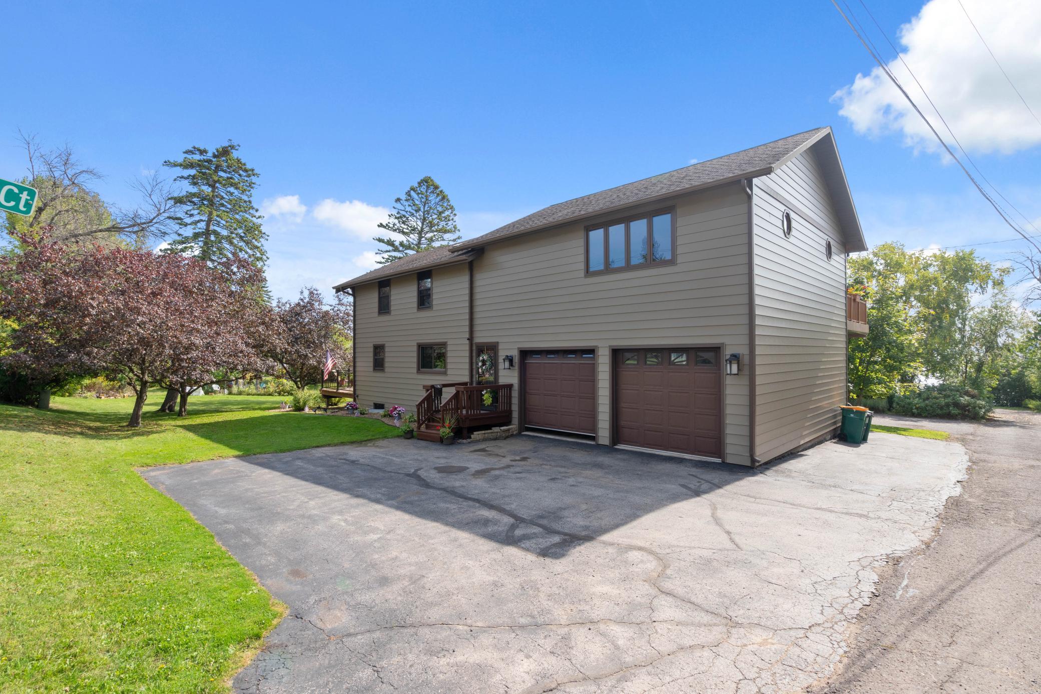 4 Lakeside Court Property Photo 40