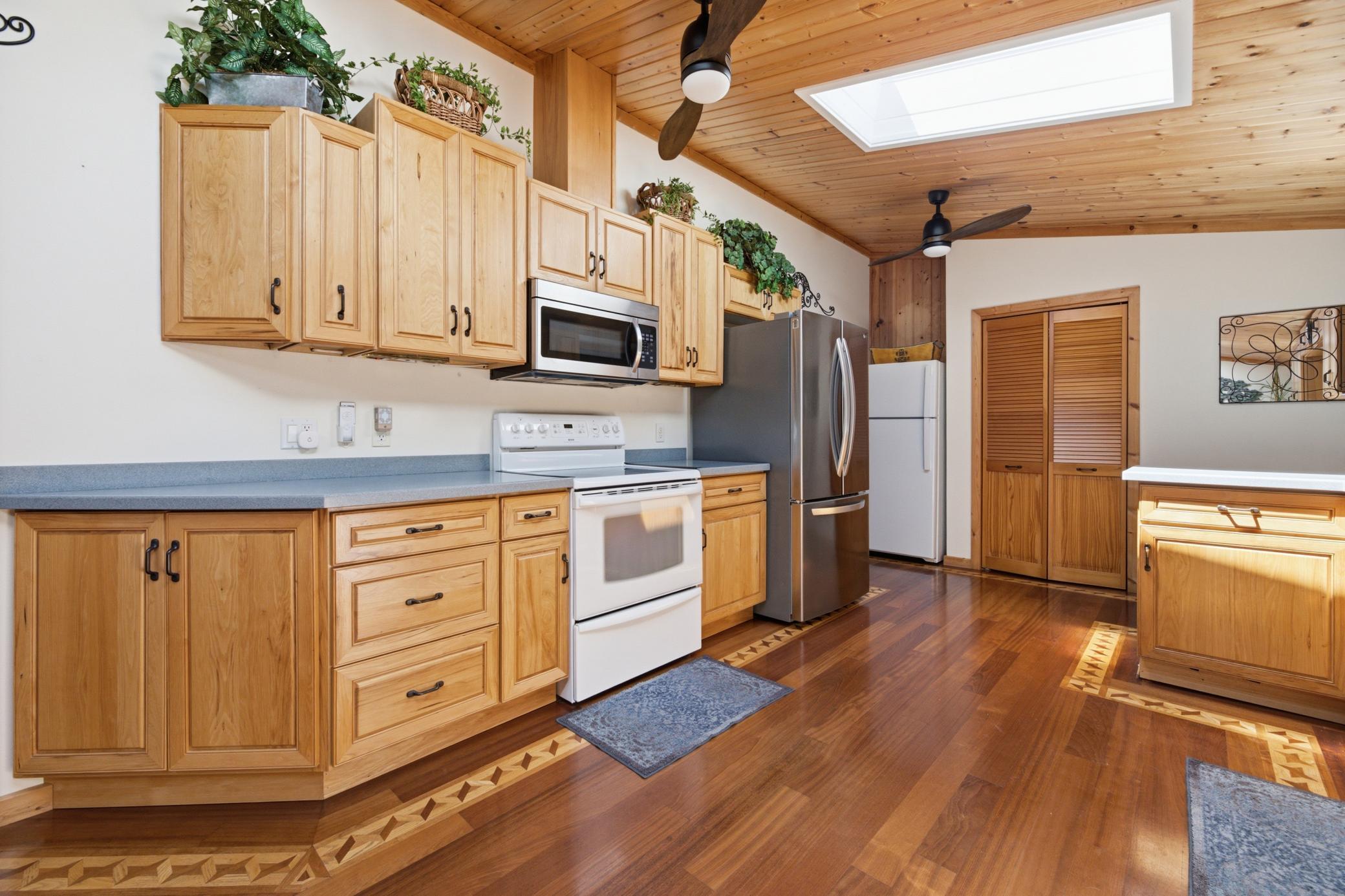 1725 N River Road Property Photo 7
