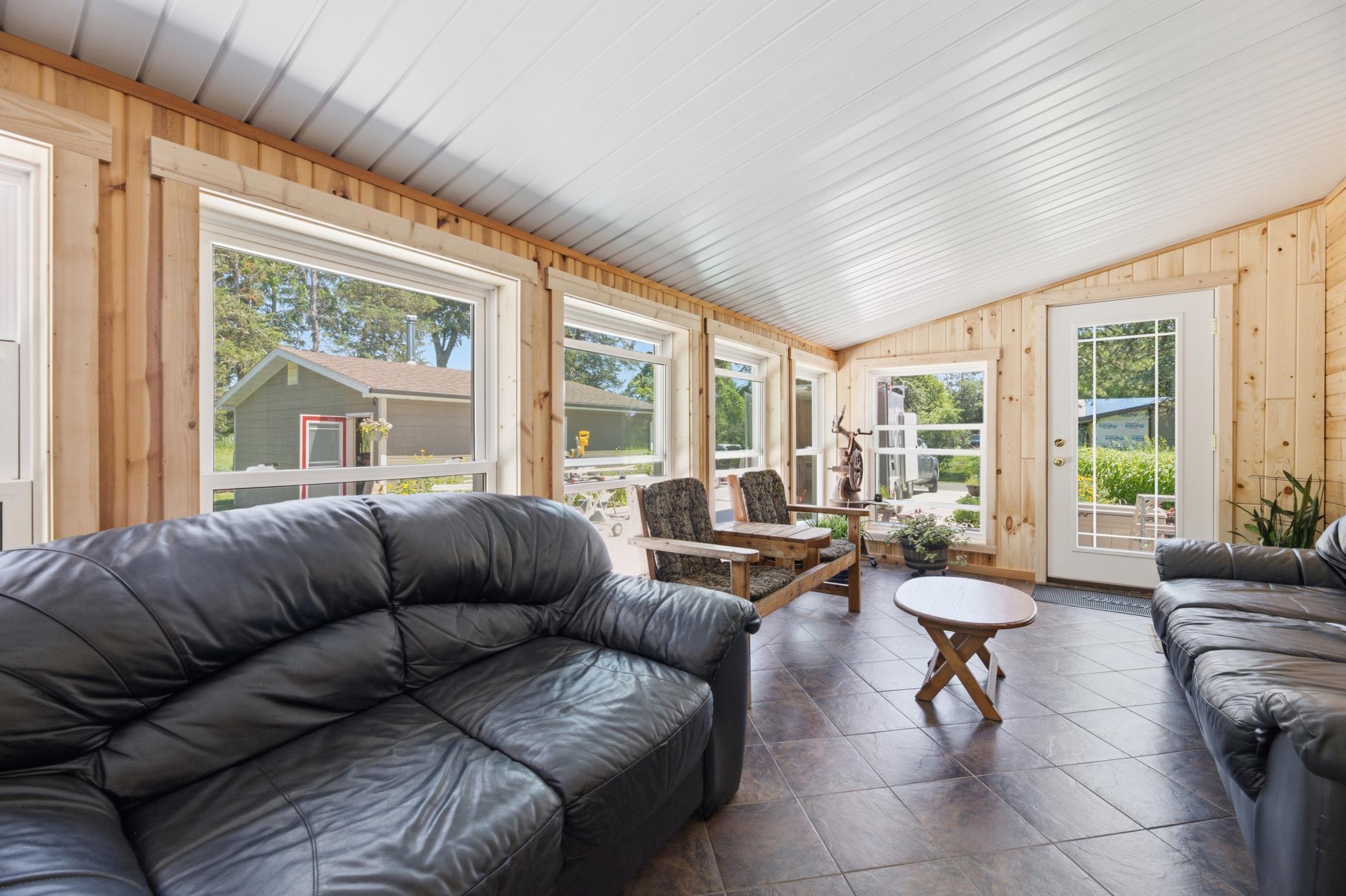 1725 N River Road Property Photo 10