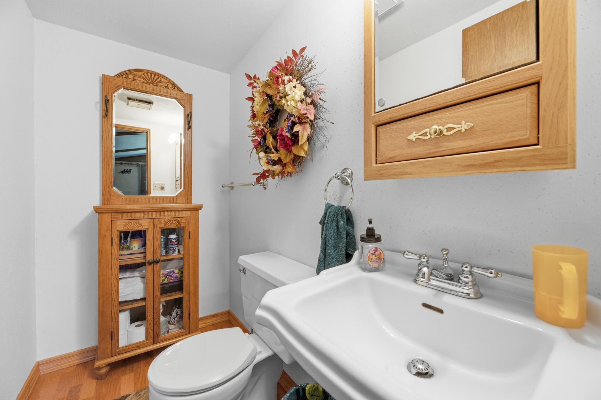 1725 N River Road Property Photo 12