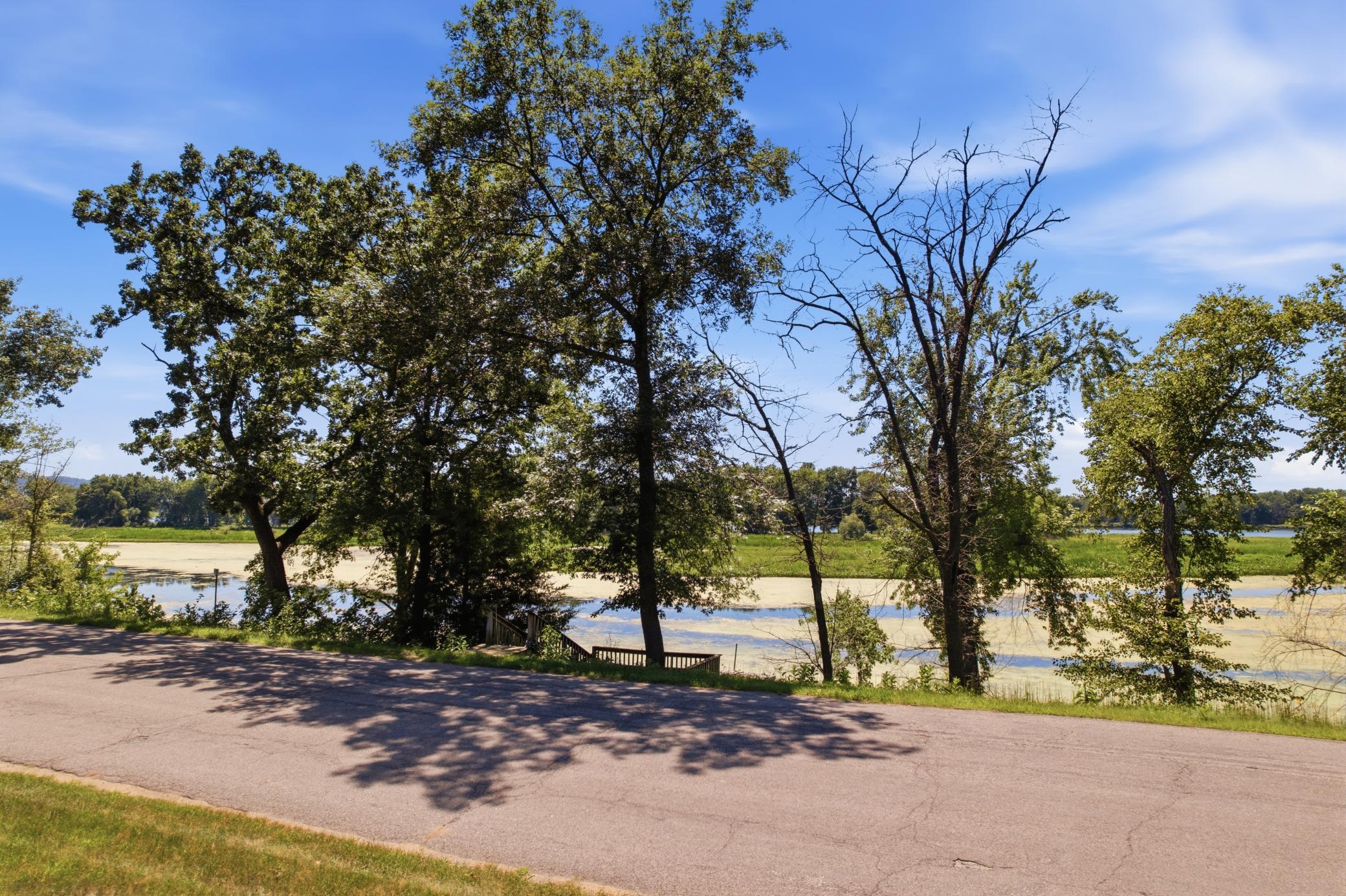 1725 N River Road Property Photo 17