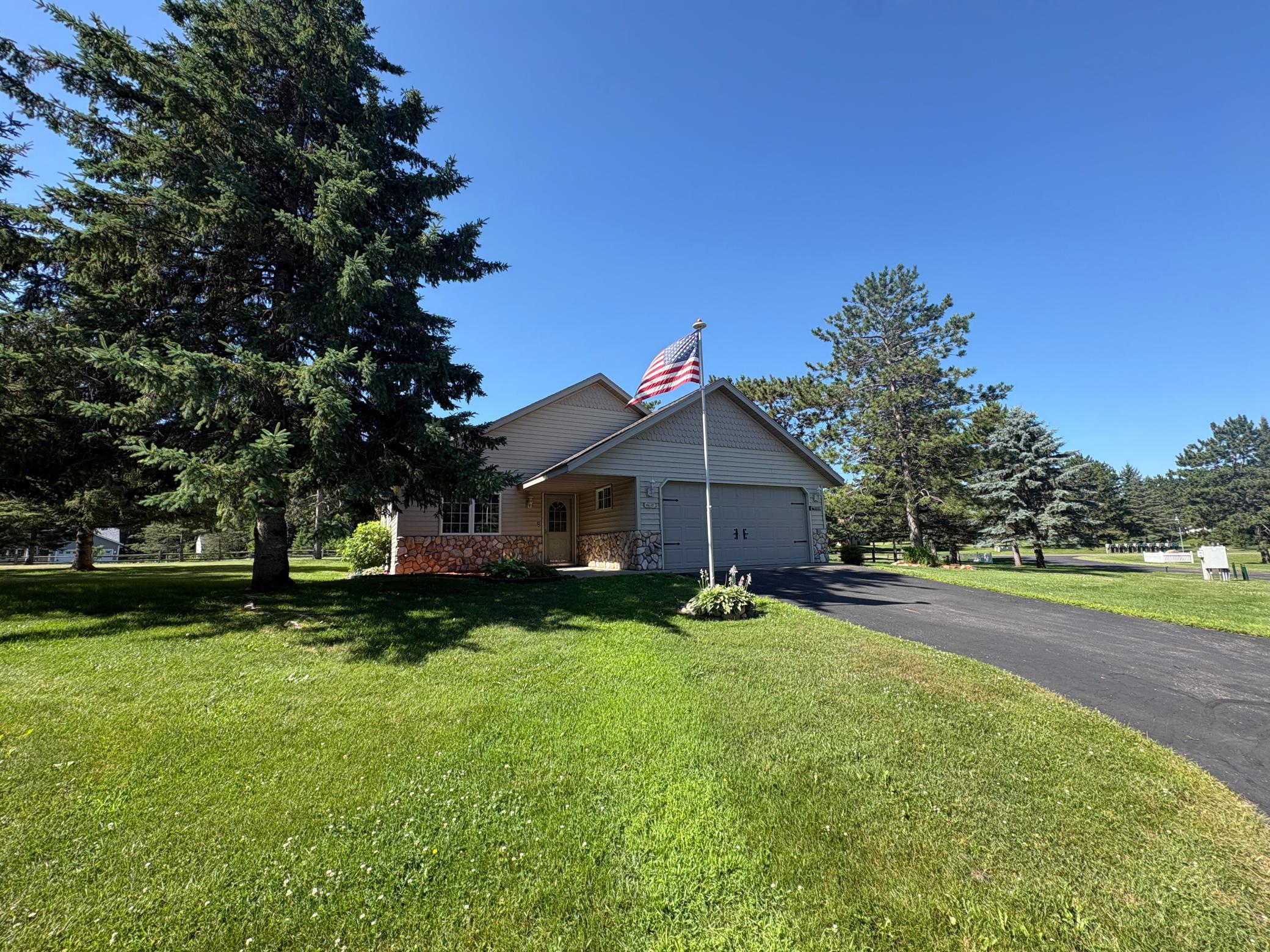 4635 Hemlock Lane Property Photo 3