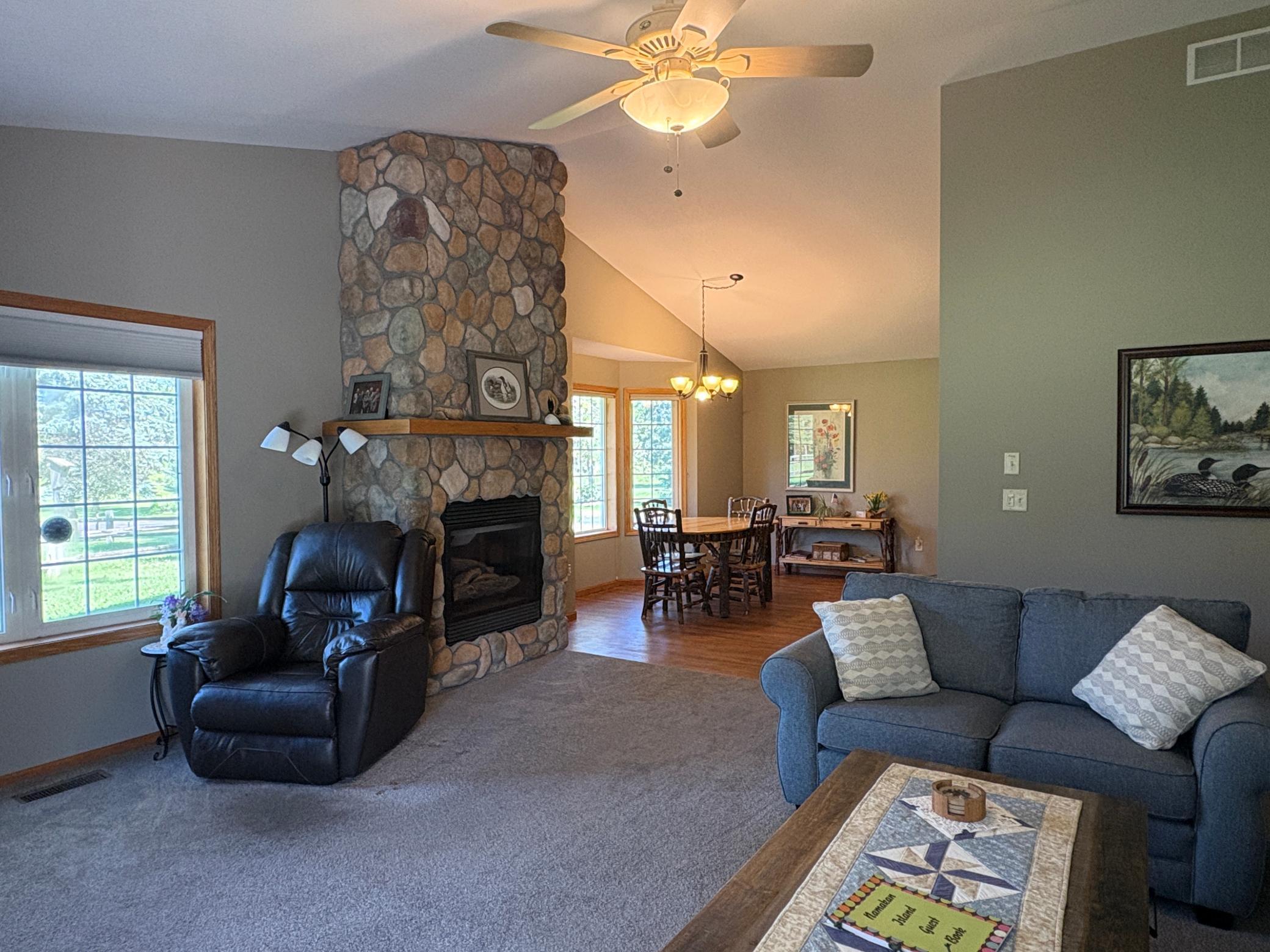 4635 Hemlock Lane Property Photo 4