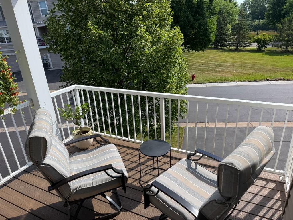 5175 Fairpoint Drive N Property Photo 4