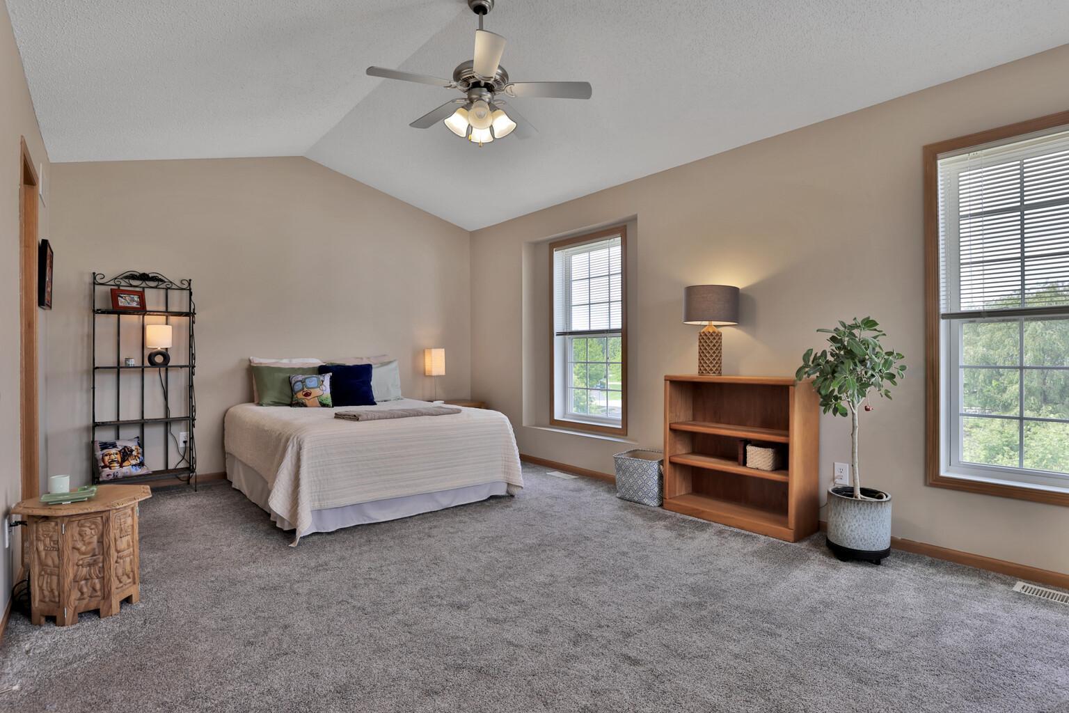 5175 Fairpoint Drive N Property Photo 8