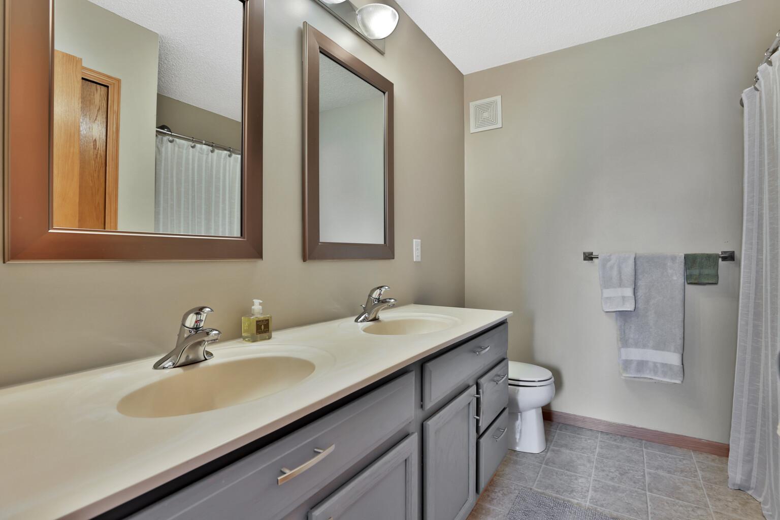 5175 Fairpoint Drive N Property Photo 22