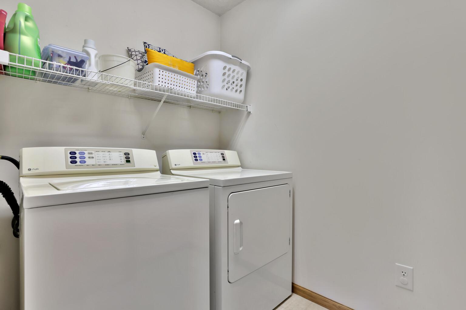 5175 Fairpoint Drive N Property Photo 23