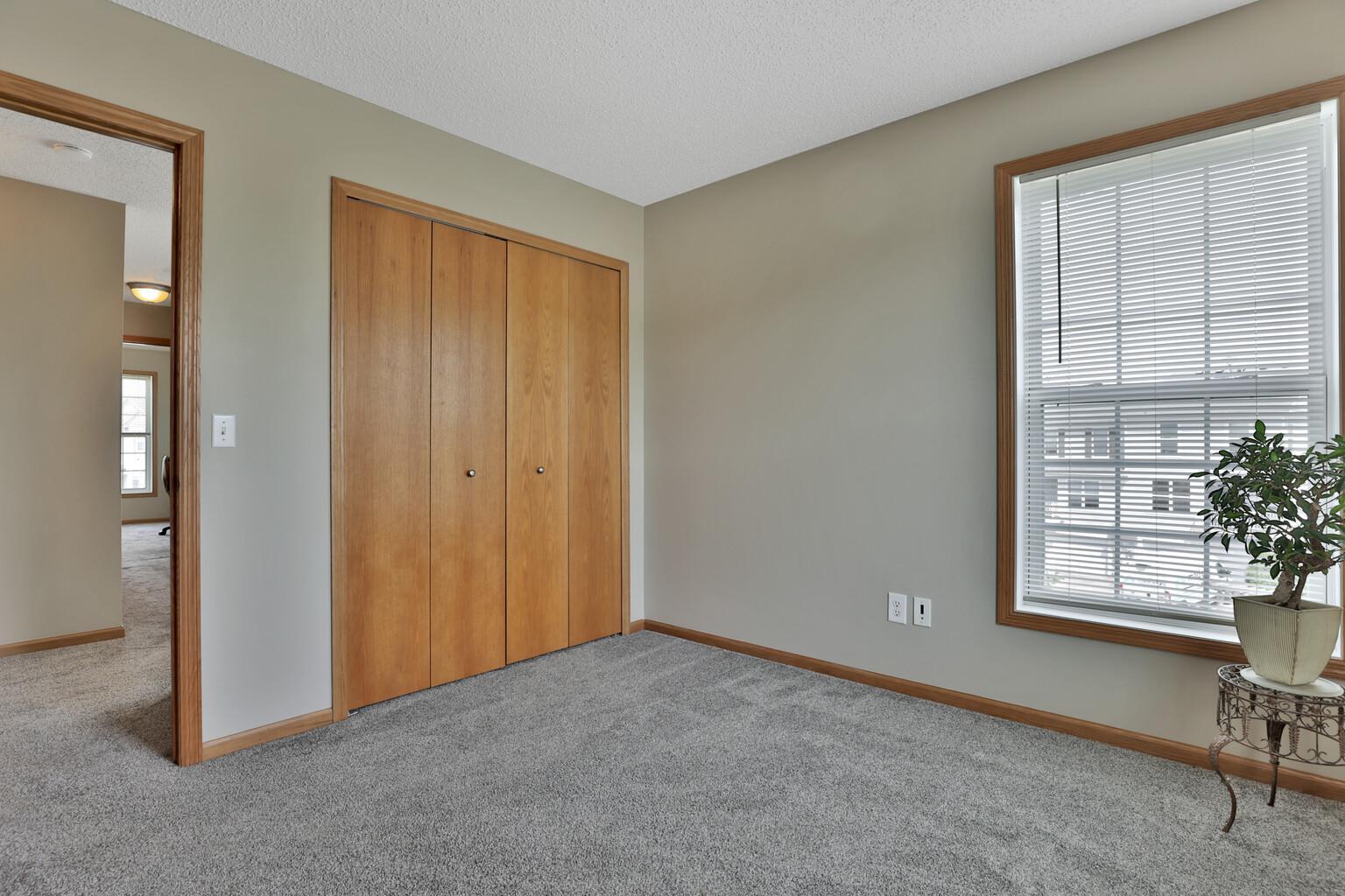 5175 Fairpoint Drive N Property Photo 24