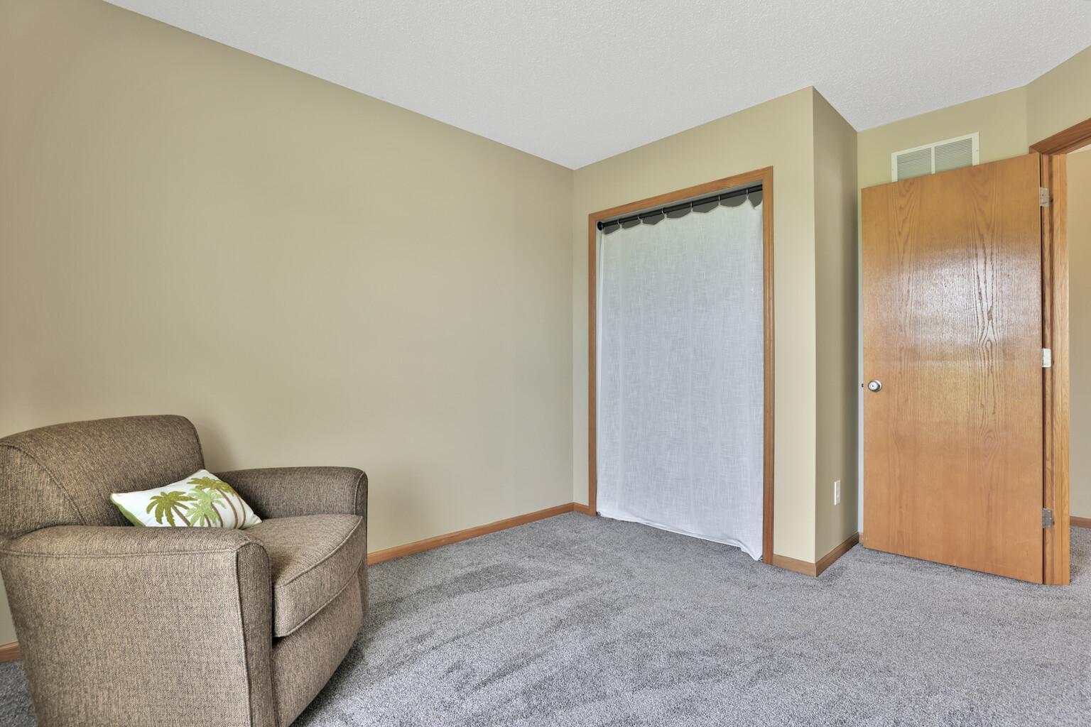 5175 Fairpoint Drive N Property Photo 29