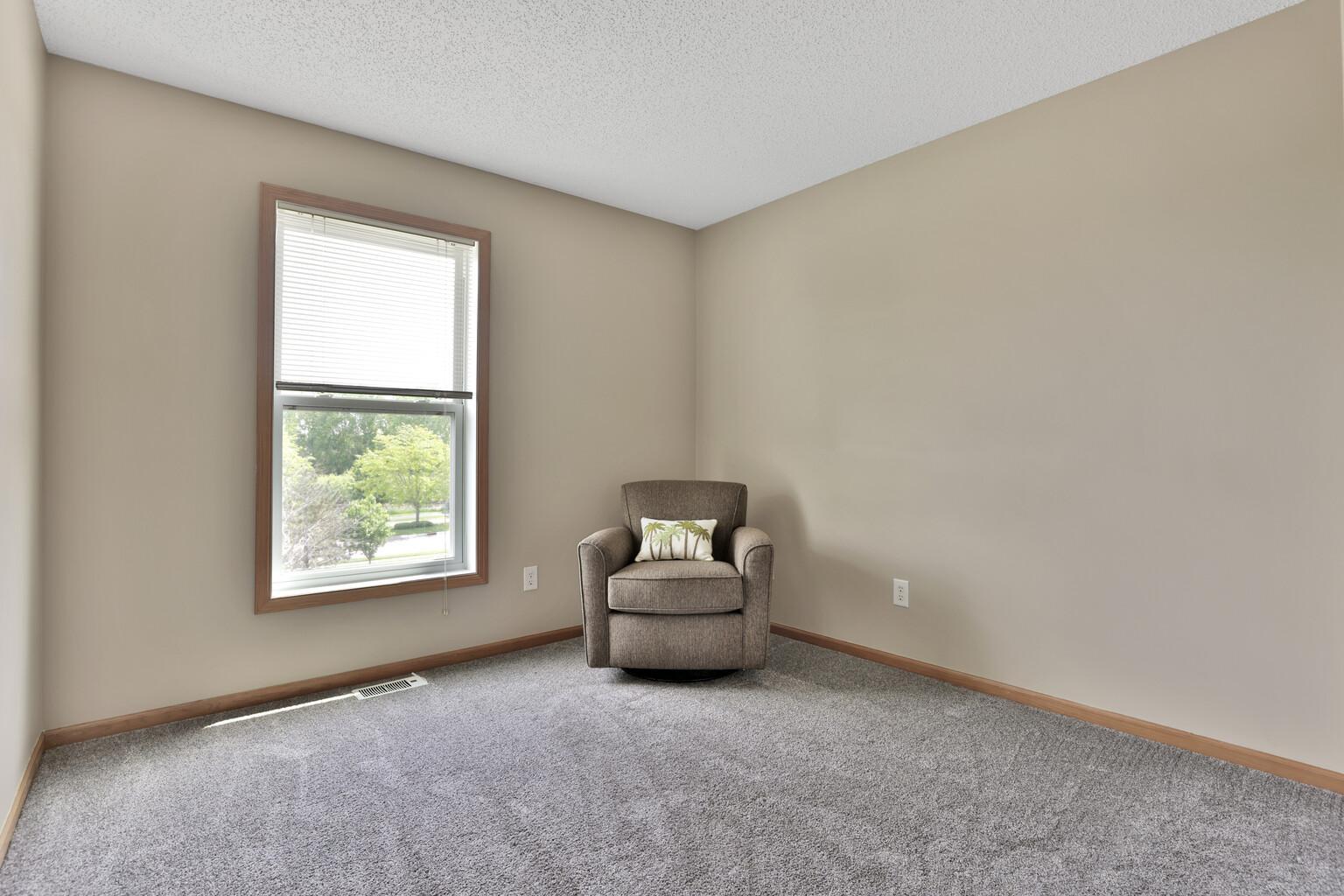 5175 Fairpoint Drive N Property Photo 30
