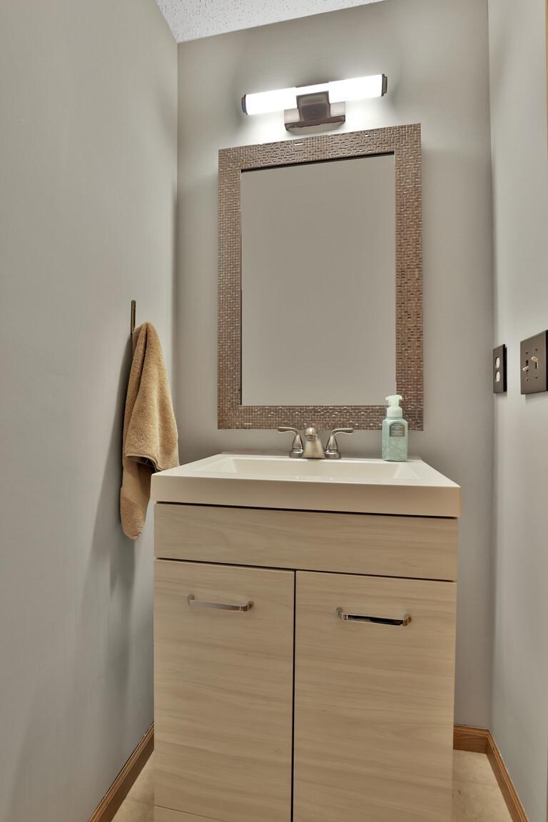 5175 Fairpoint Drive N Property Photo 31