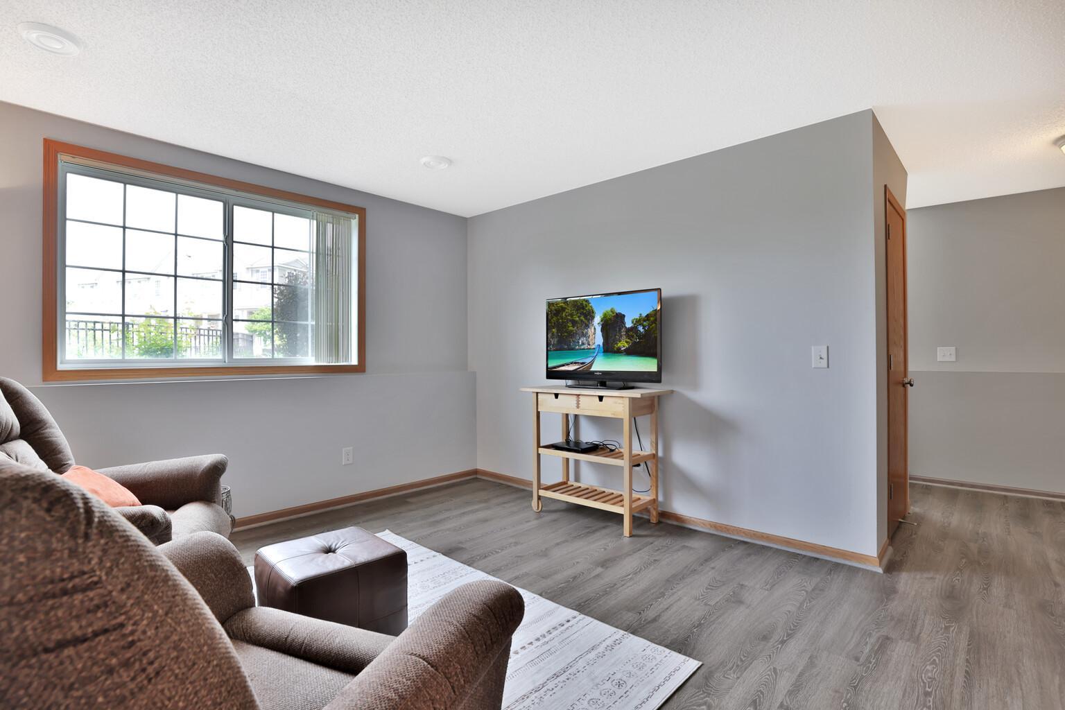5175 Fairpoint Drive N Property Photo 33