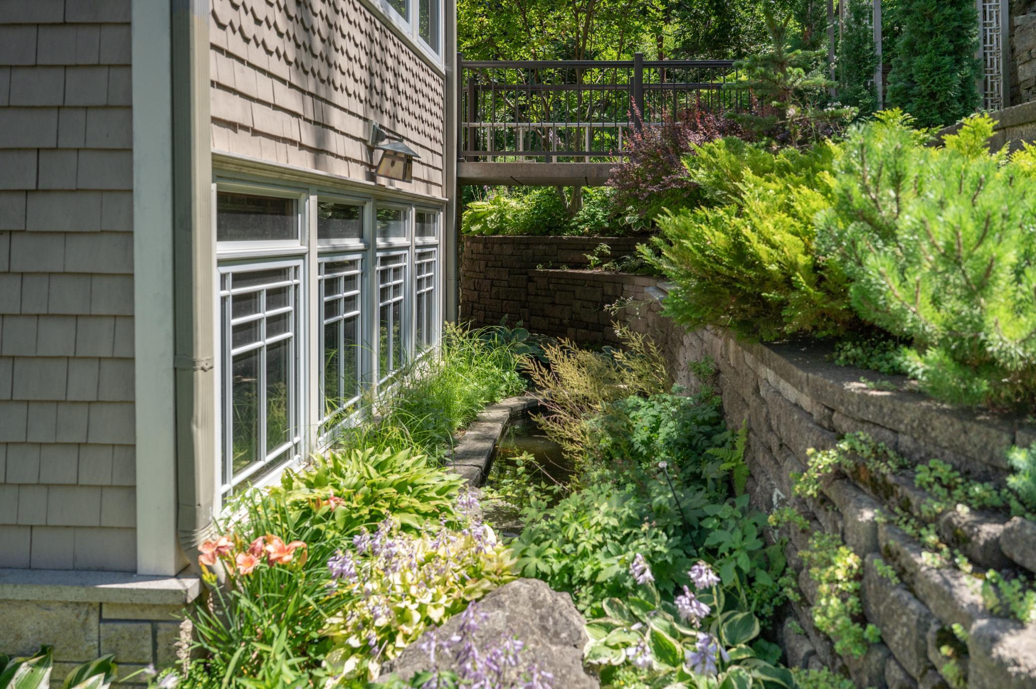 53 W Lake Boulevard Property Photo 4