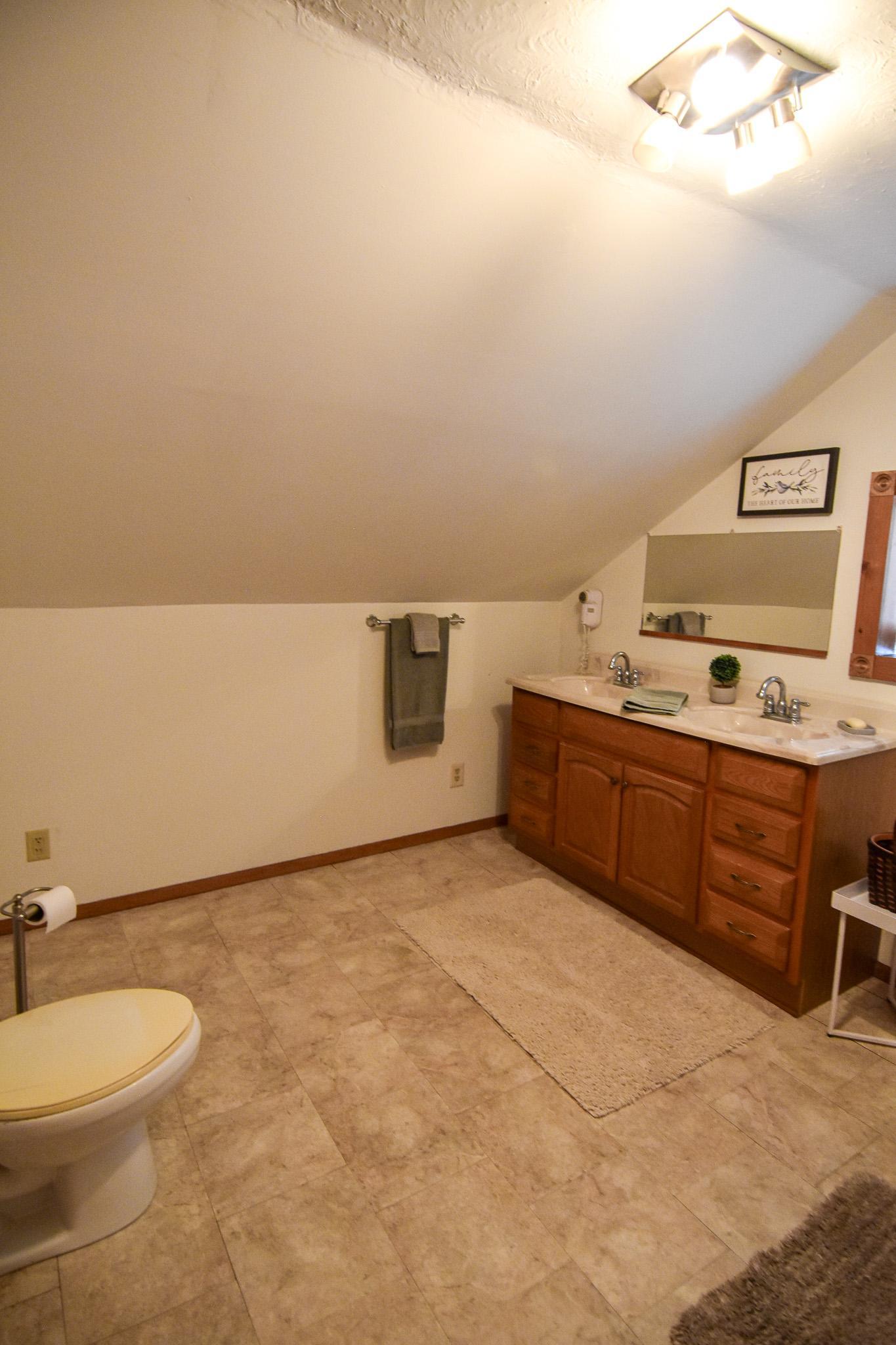 237 Markley Avenue N Property Photo 38