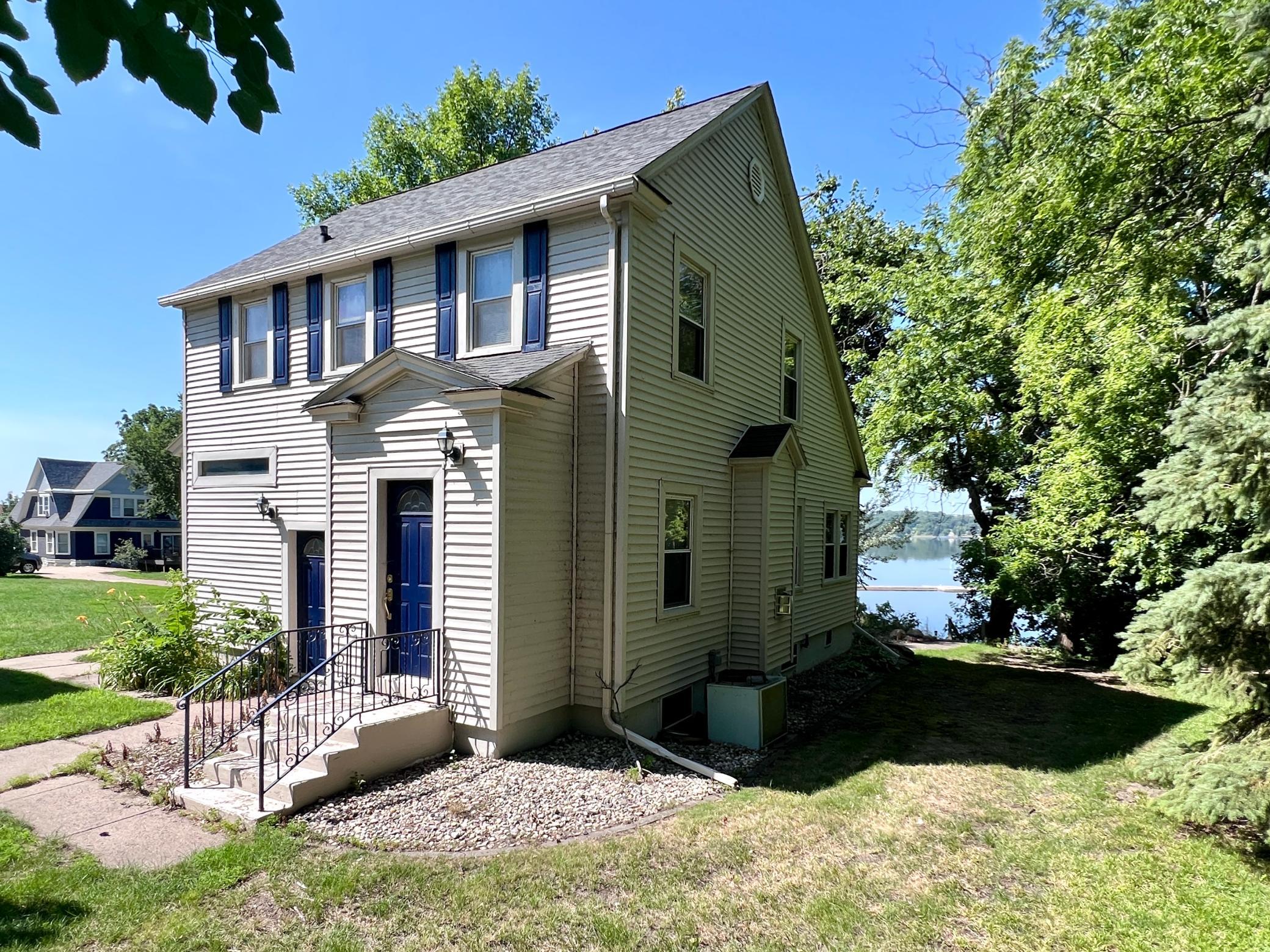 521 Lakeshore Drive Property Photo 1