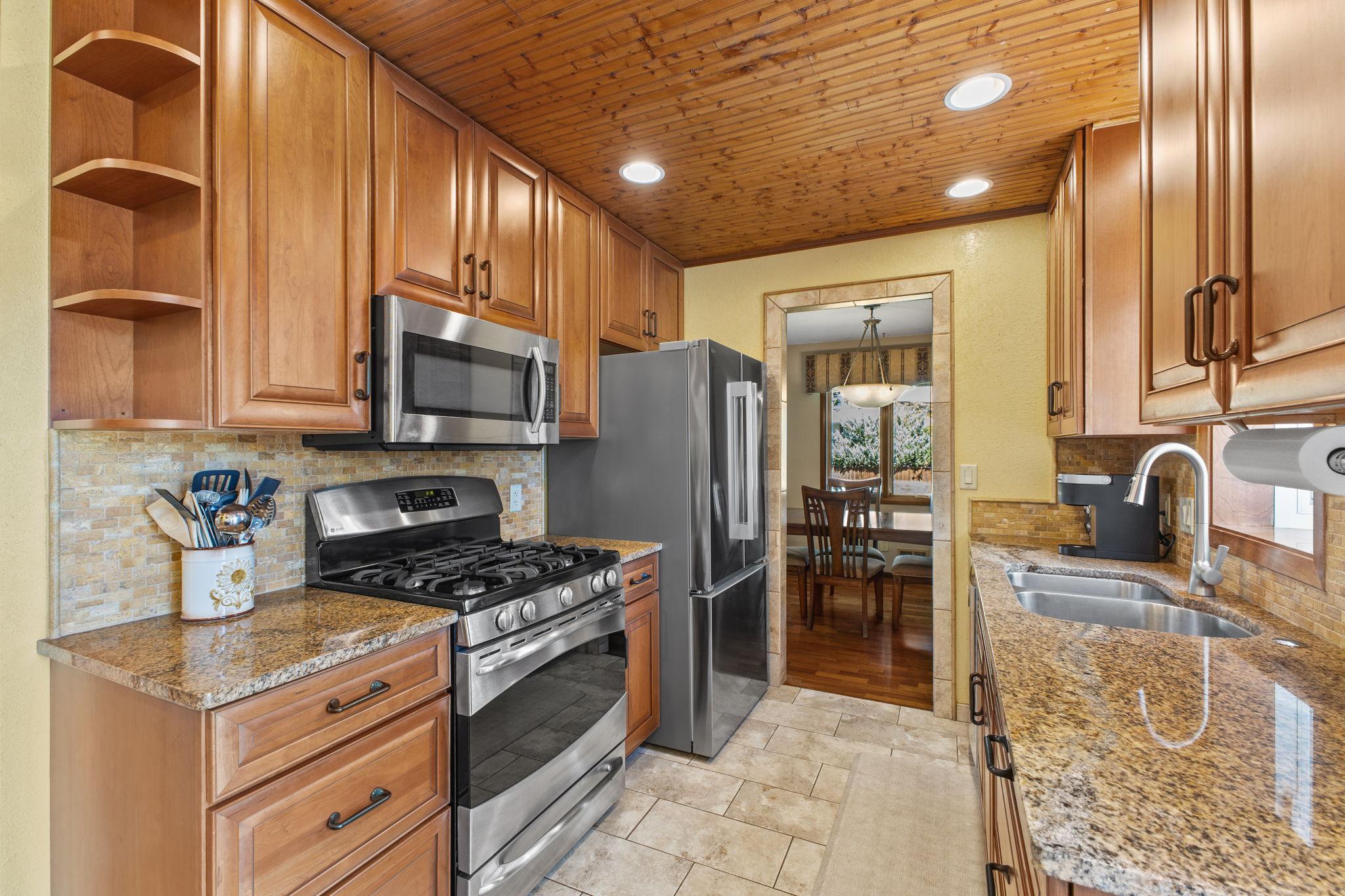 1993 Warbler Lane Property Photo 14
