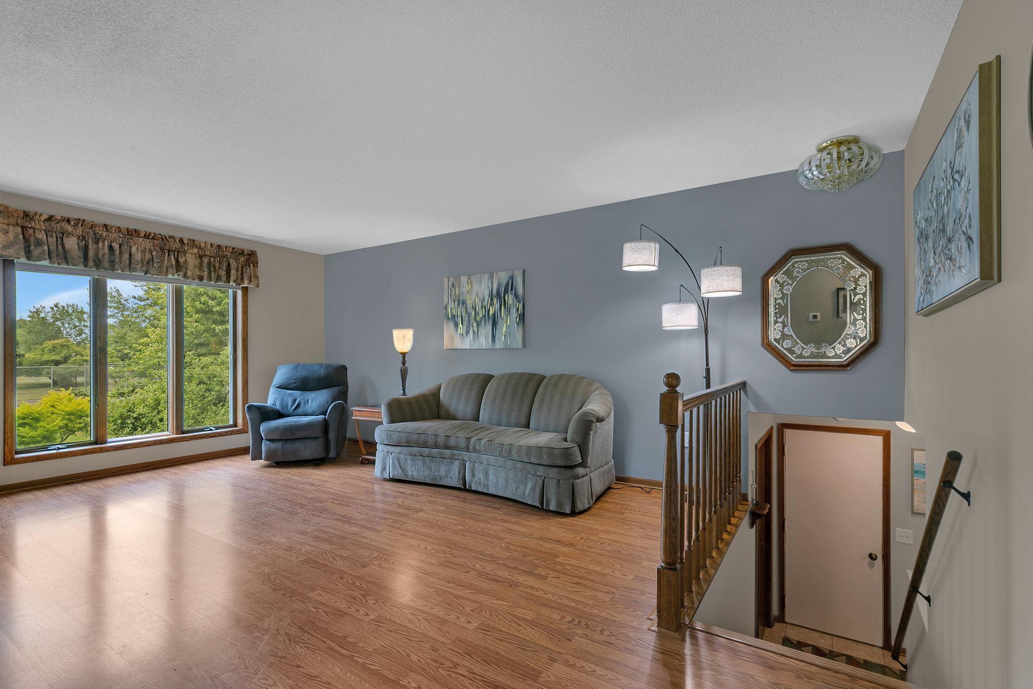 1735 Hazelwood Circle Property Photo 4