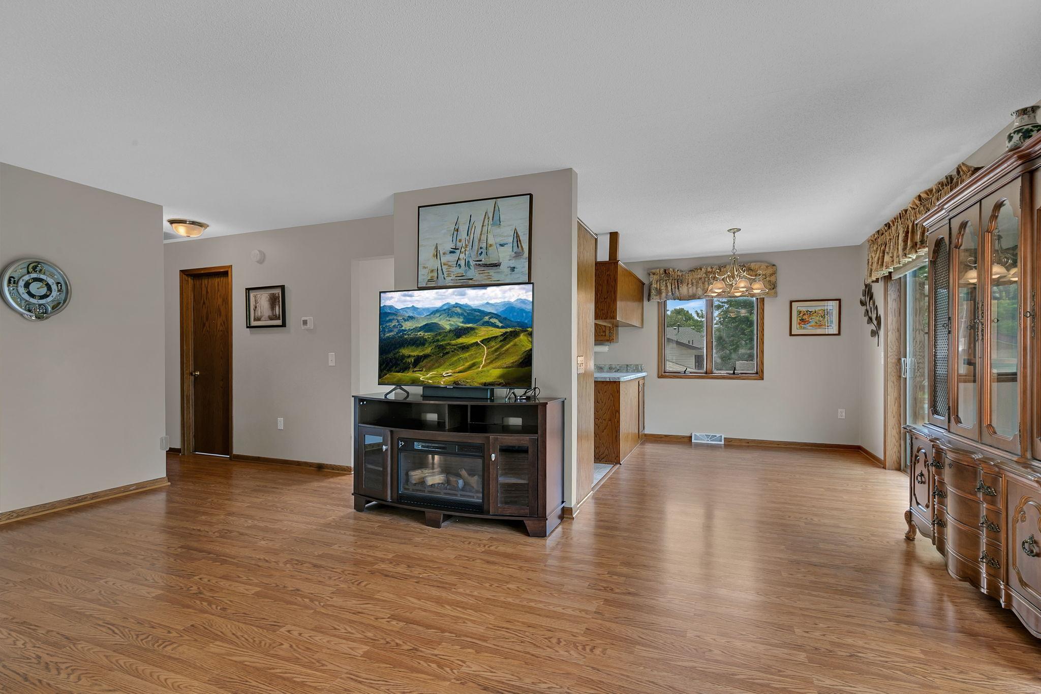 1735 Hazelwood Circle Property Photo 6