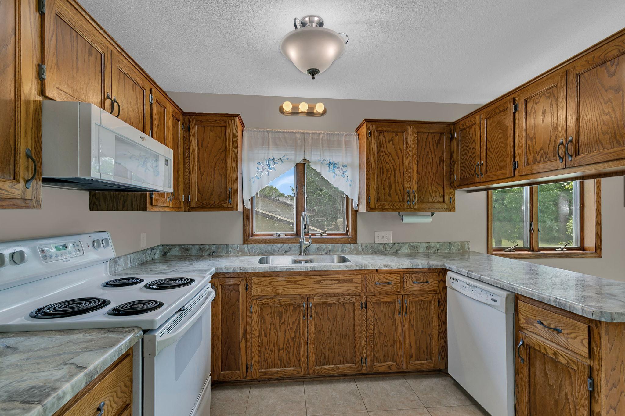 1735 Hazelwood Circle Property Photo 8