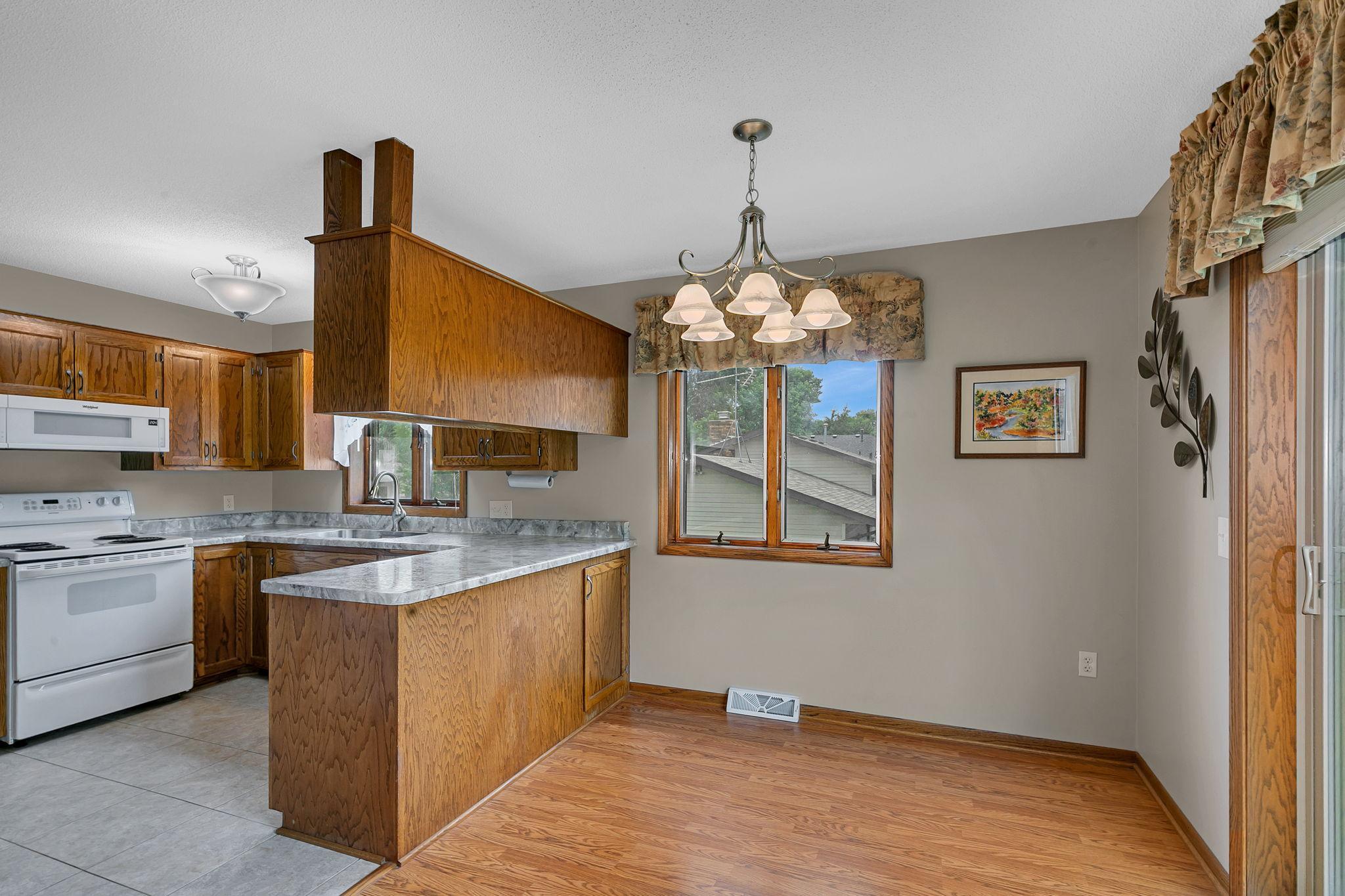 1735 Hazelwood Circle Property Photo 9