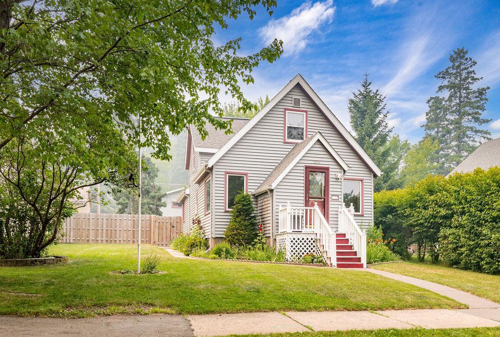 1217 E 10th Street Property Photo 1