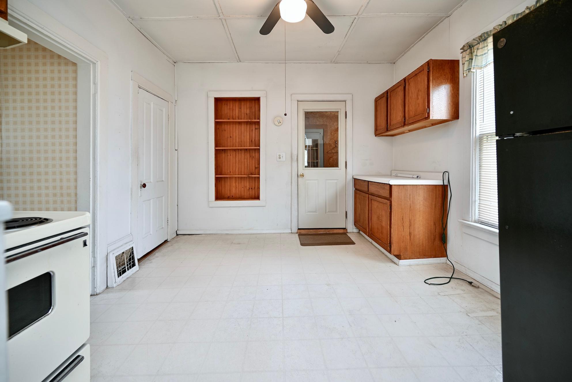 653 Johnson Street Property Photo 7