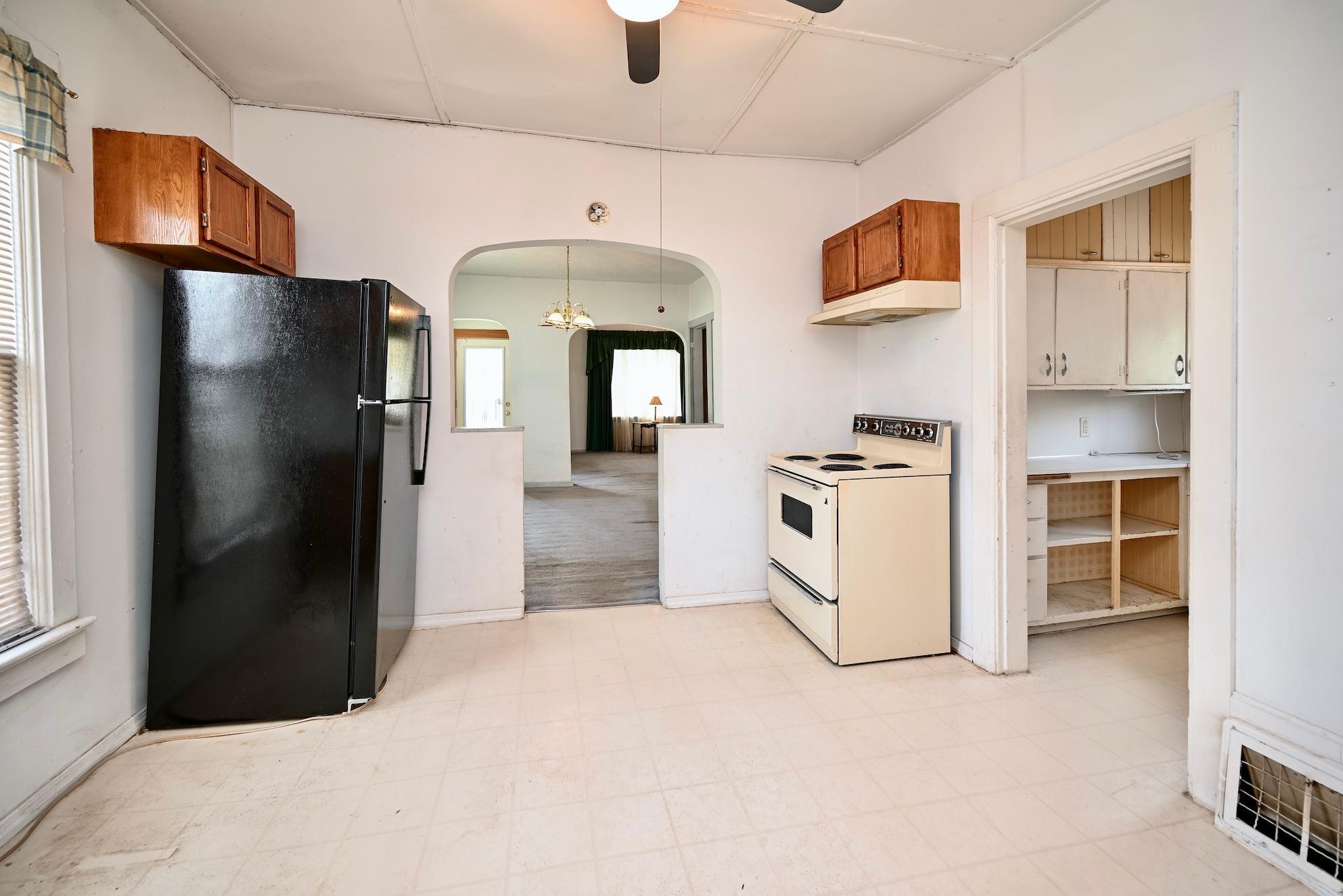 653 Johnson Street Property Photo 9
