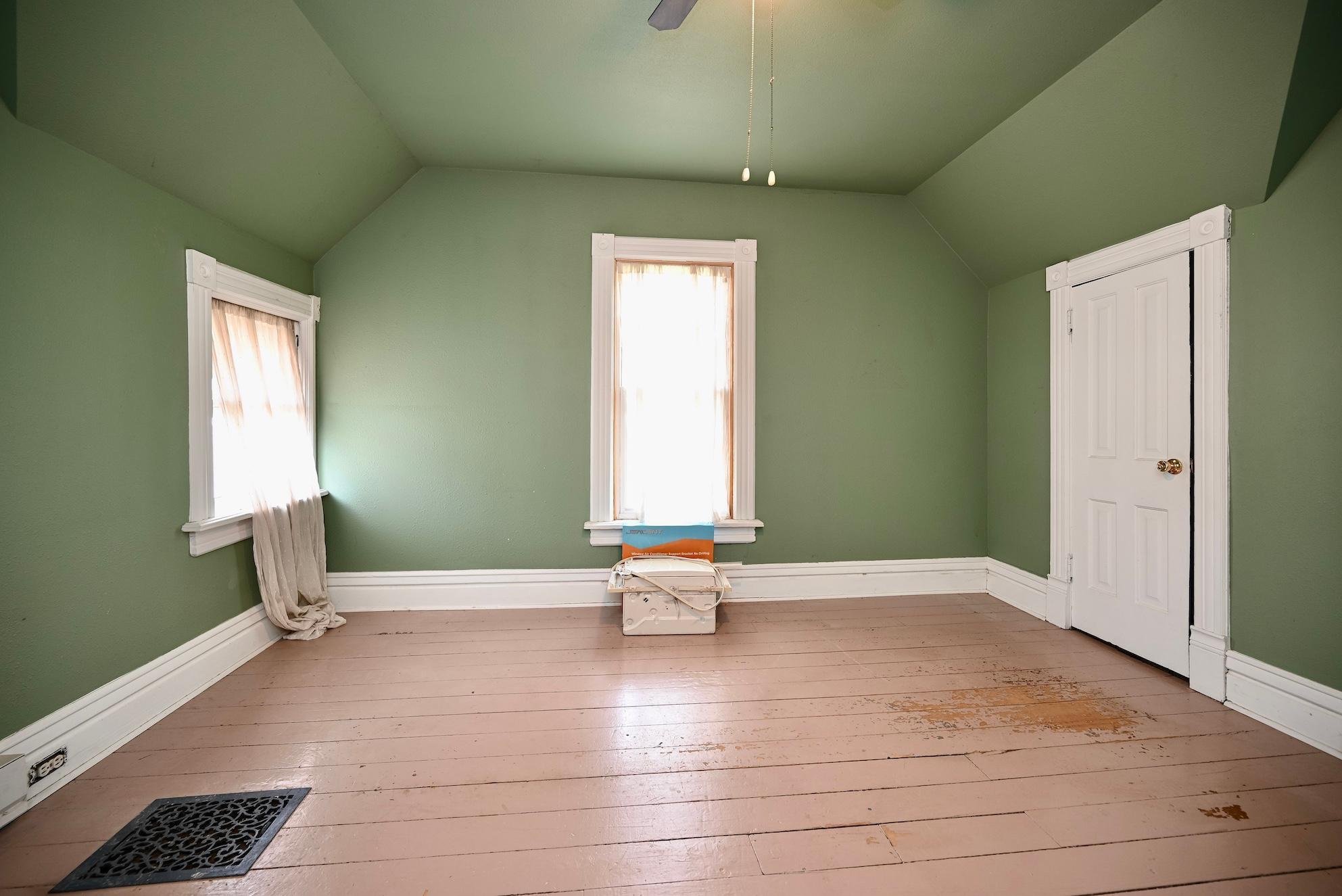 653 Johnson Street Property Photo 15